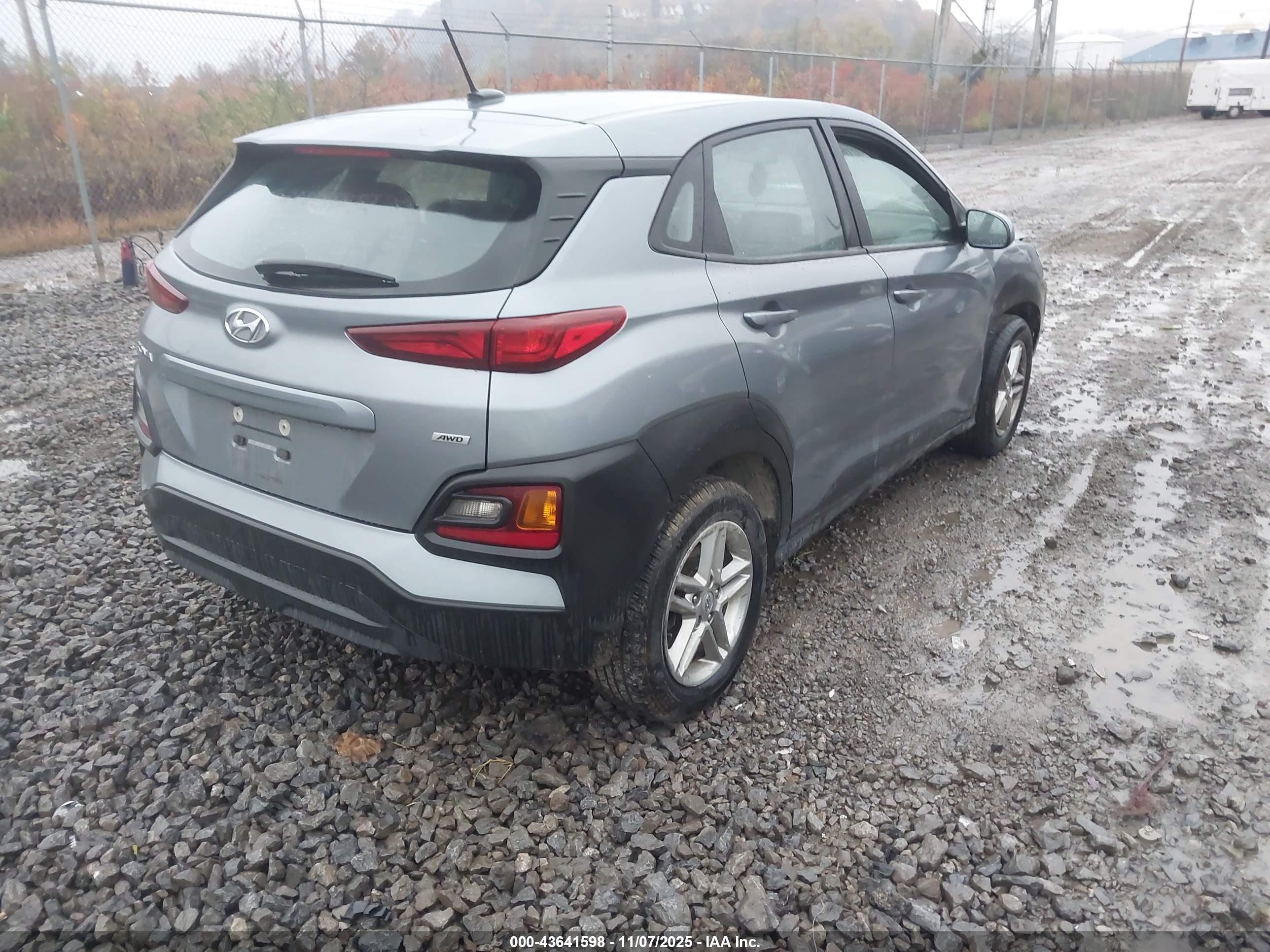 HYUNDAI KONA image 4