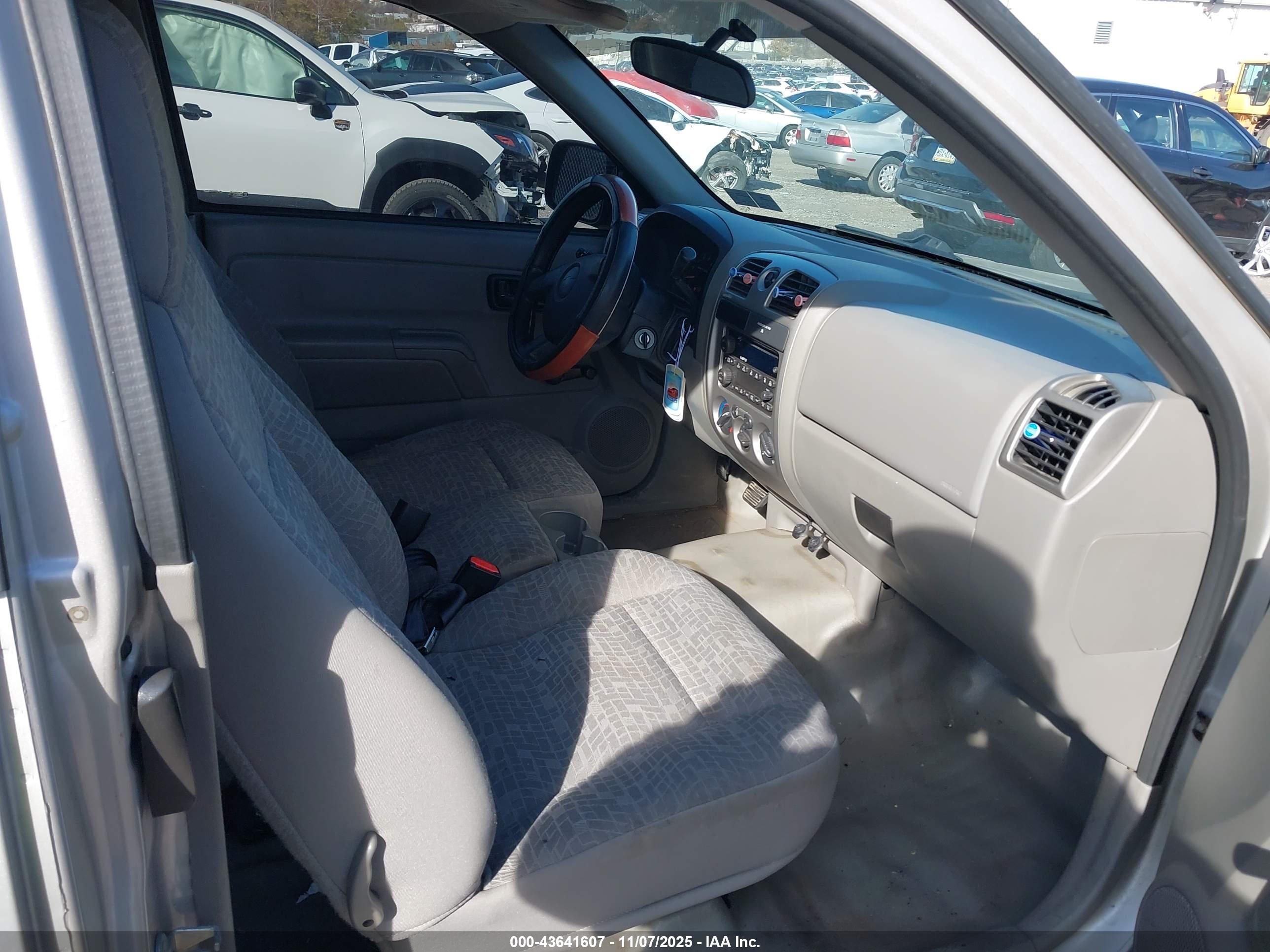 CHEVROLET COLORADO image 5