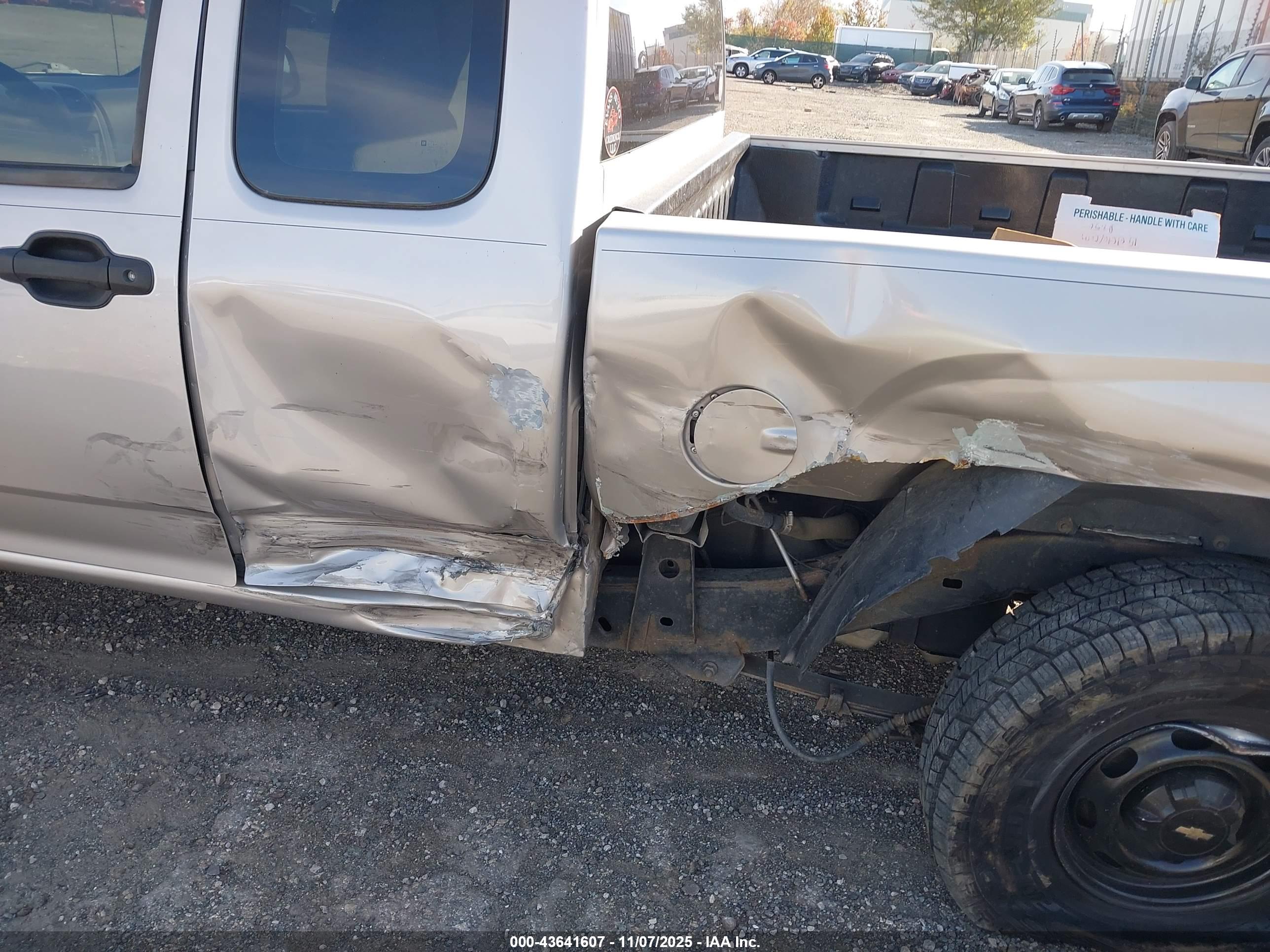 CHEVROLET COLORADO image 6
