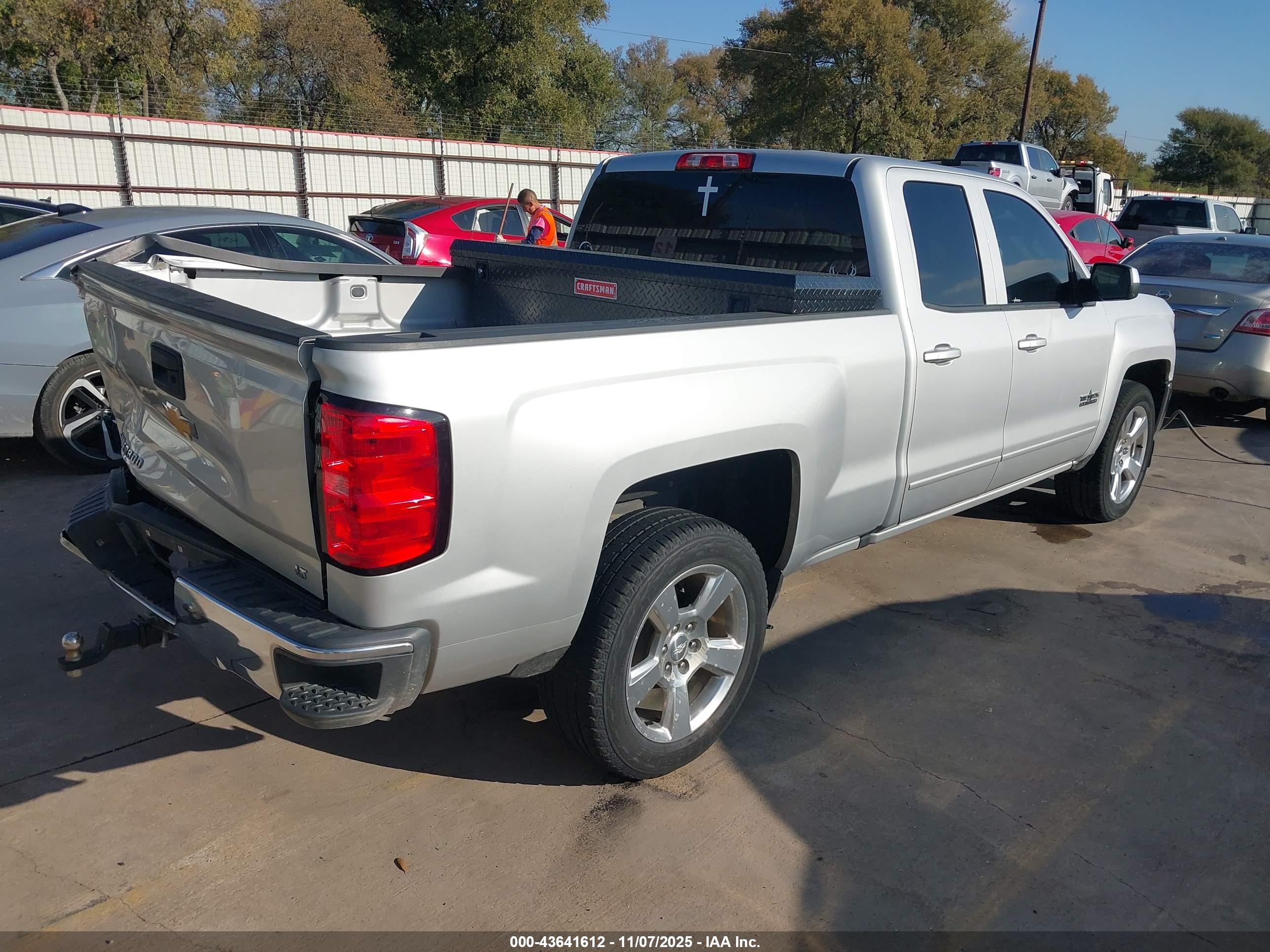 CHEVROLET SILVERADO image 4