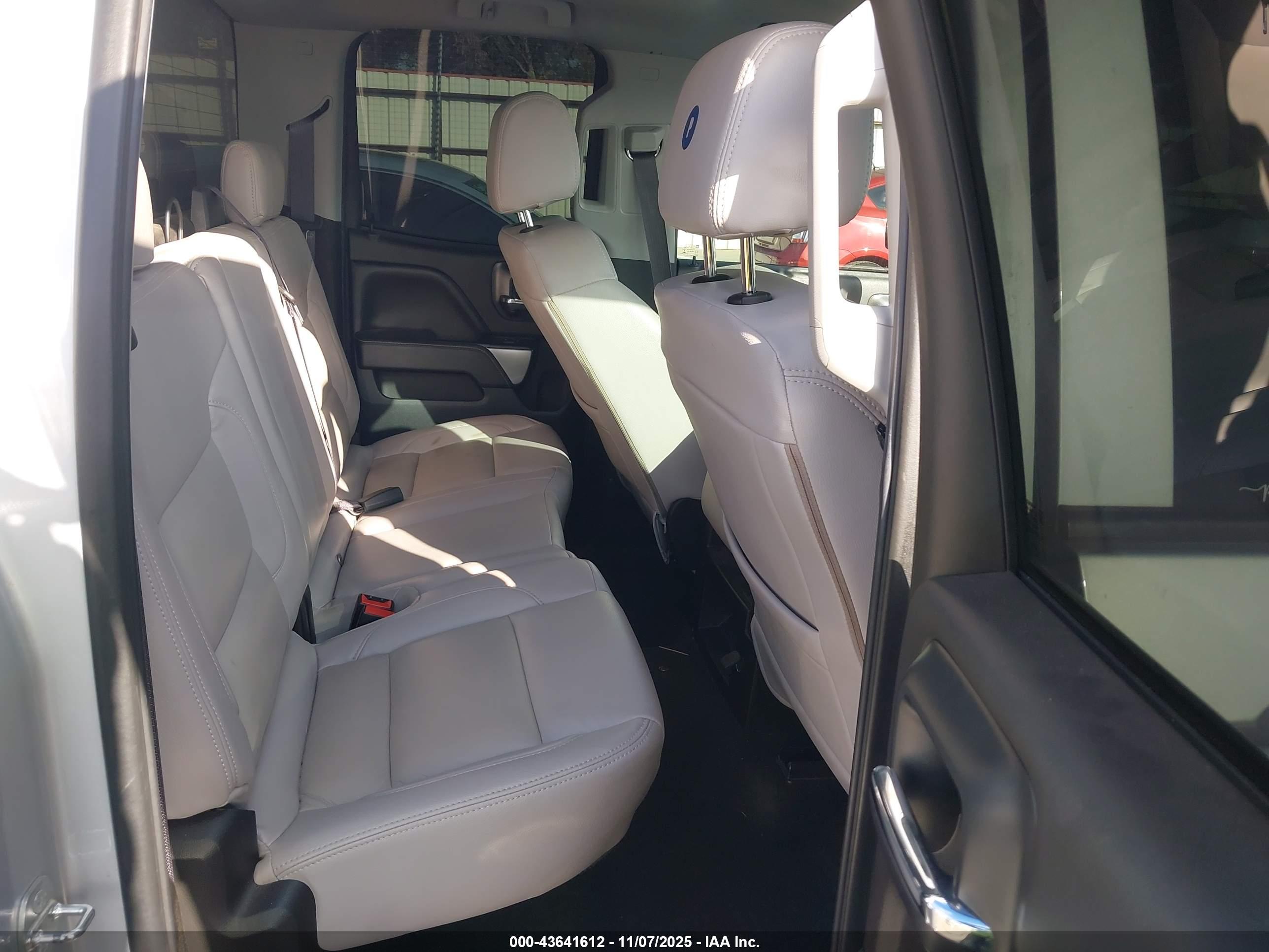 CHEVROLET SILVERADO image 8