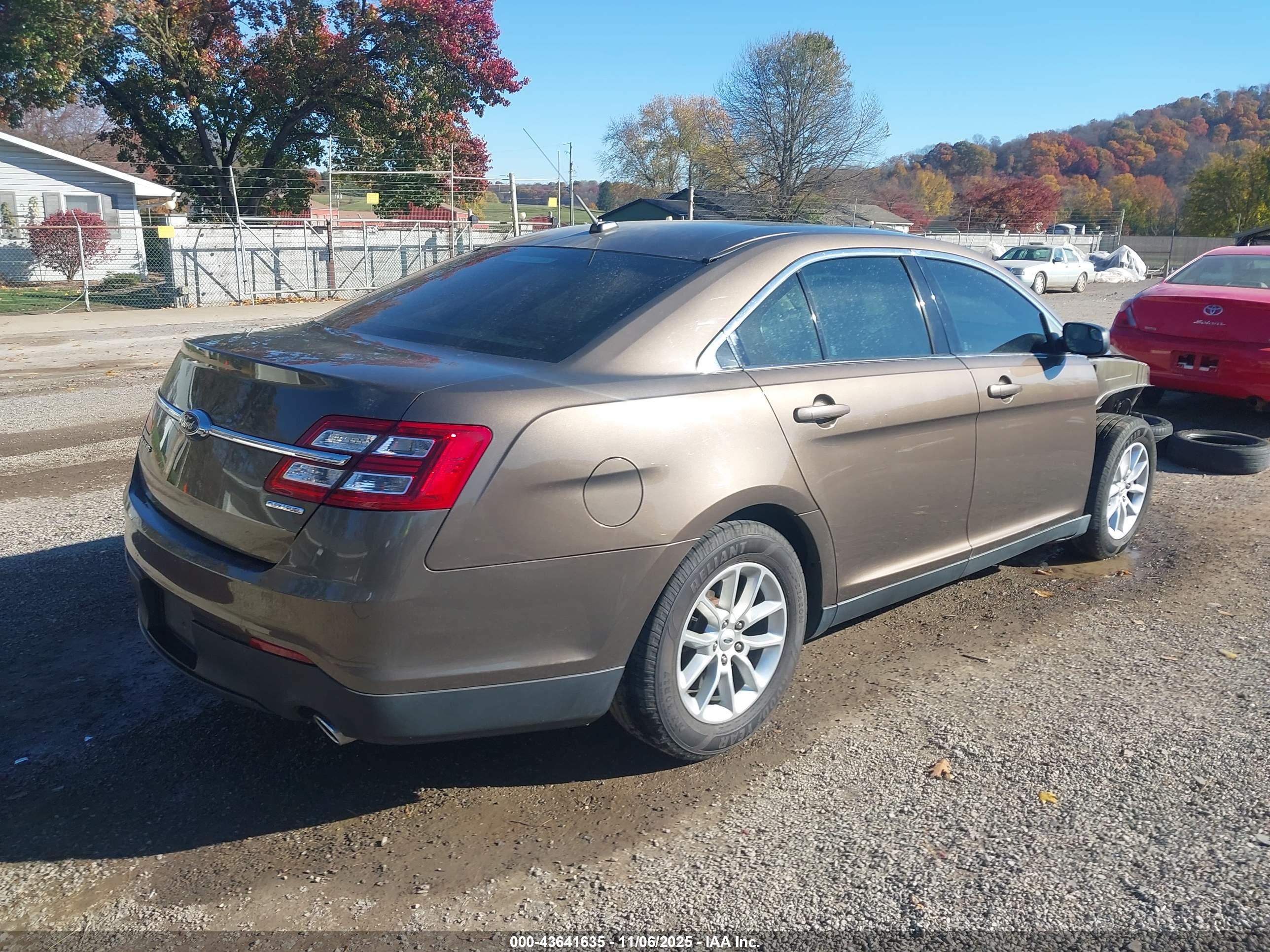 FORD TAURUS image 4