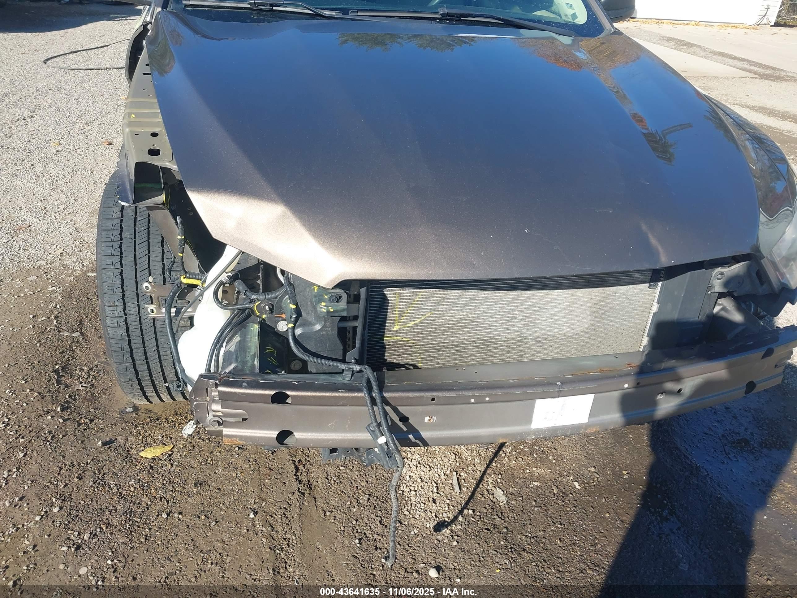 FORD TAURUS image 6