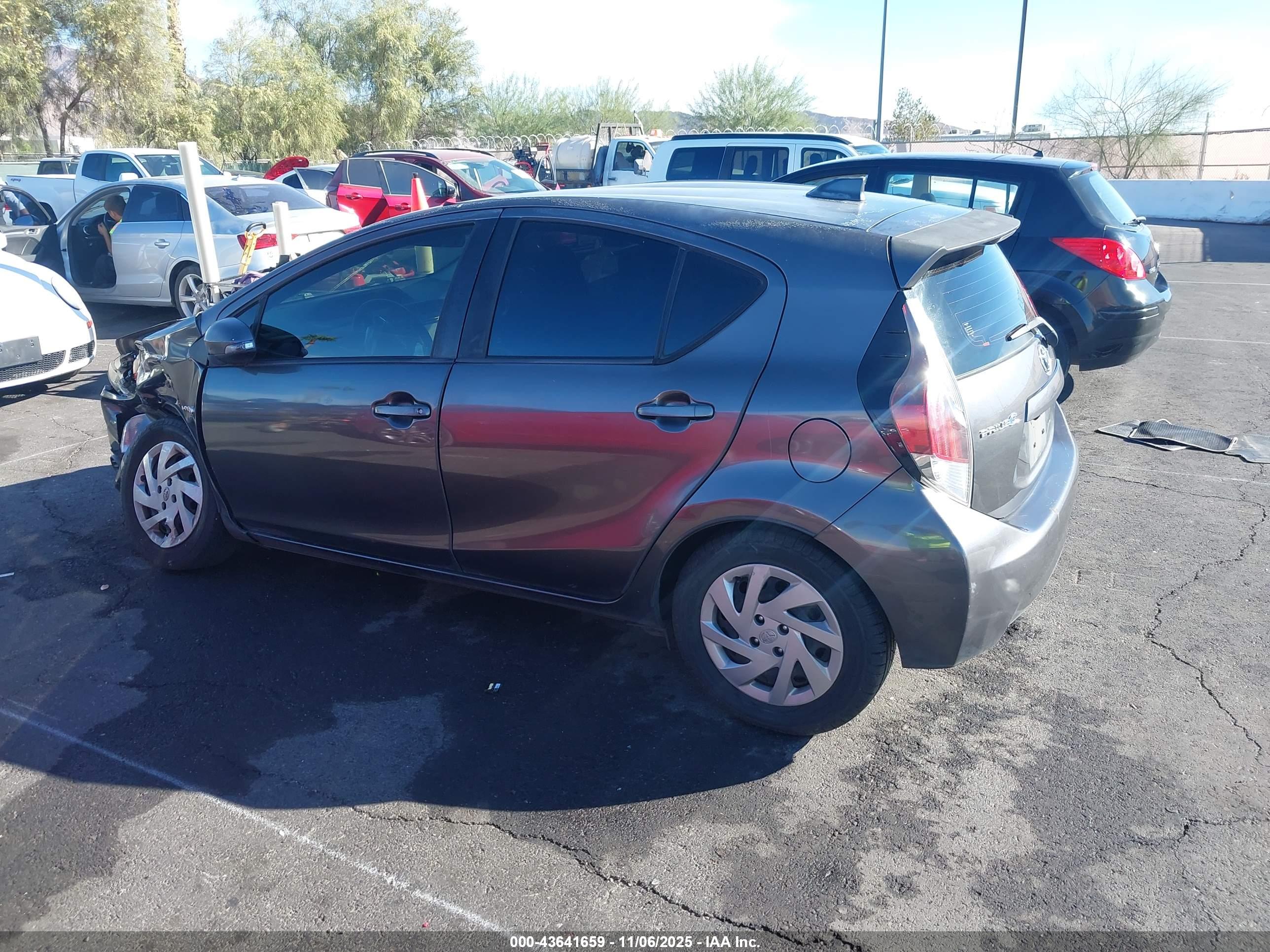 TOYOTA PRIUS image 3