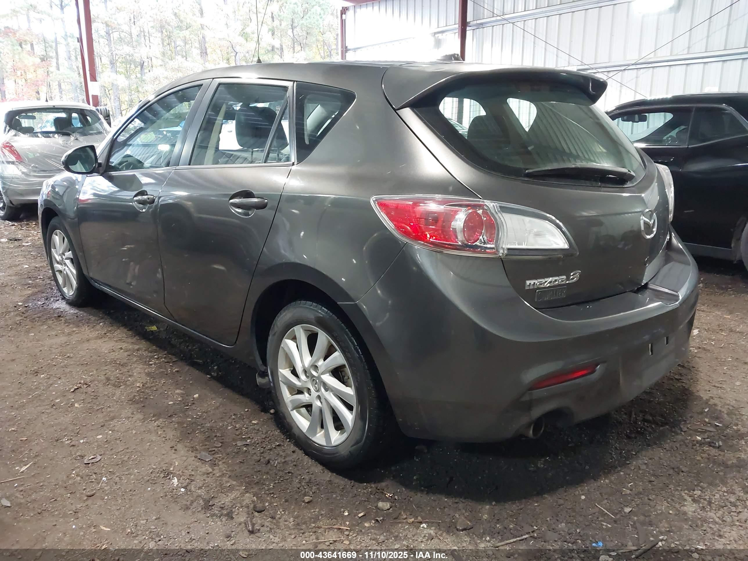 MAZDA MAZDA3 image 3