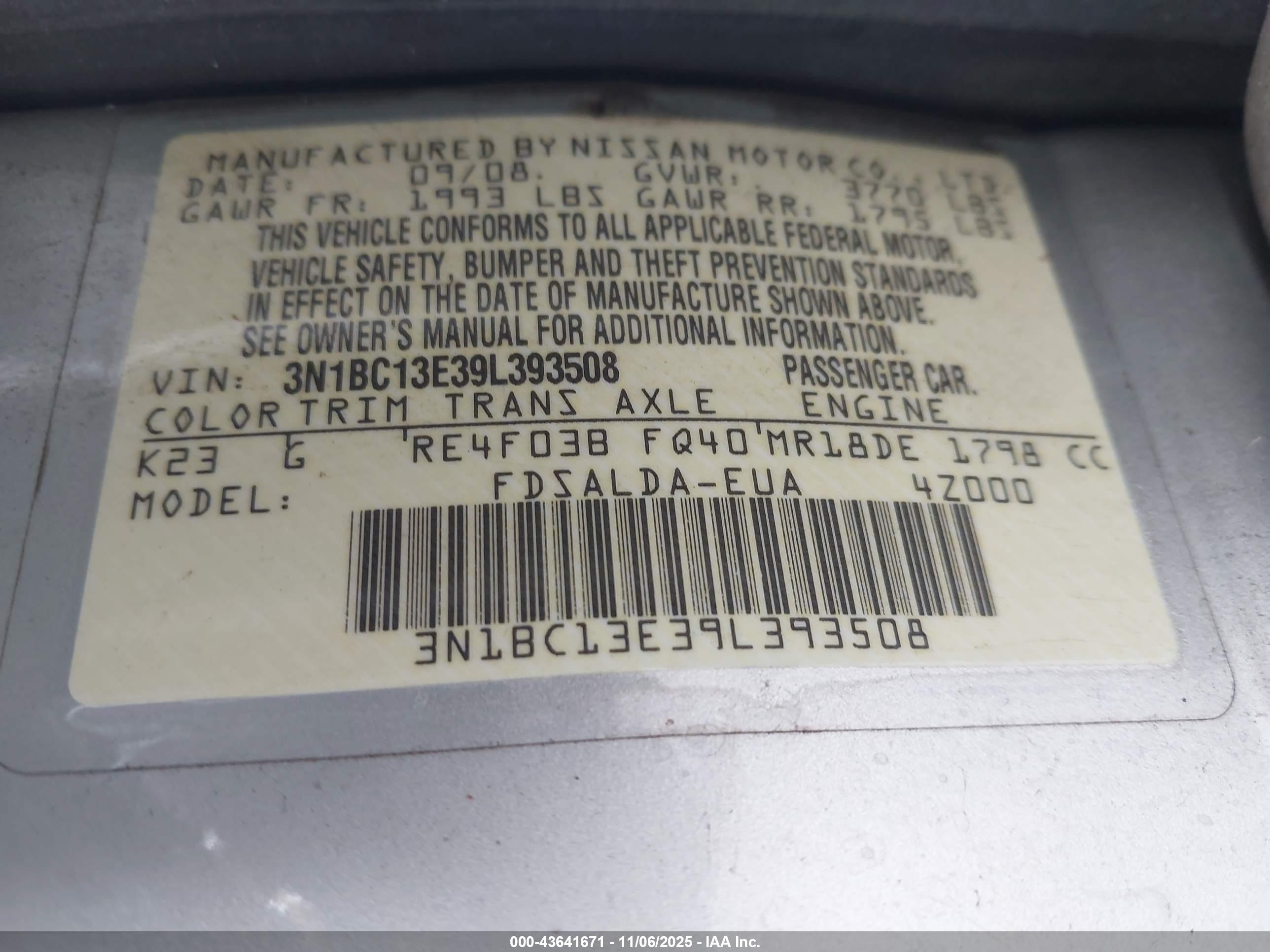 NISSAN VERSA image 9