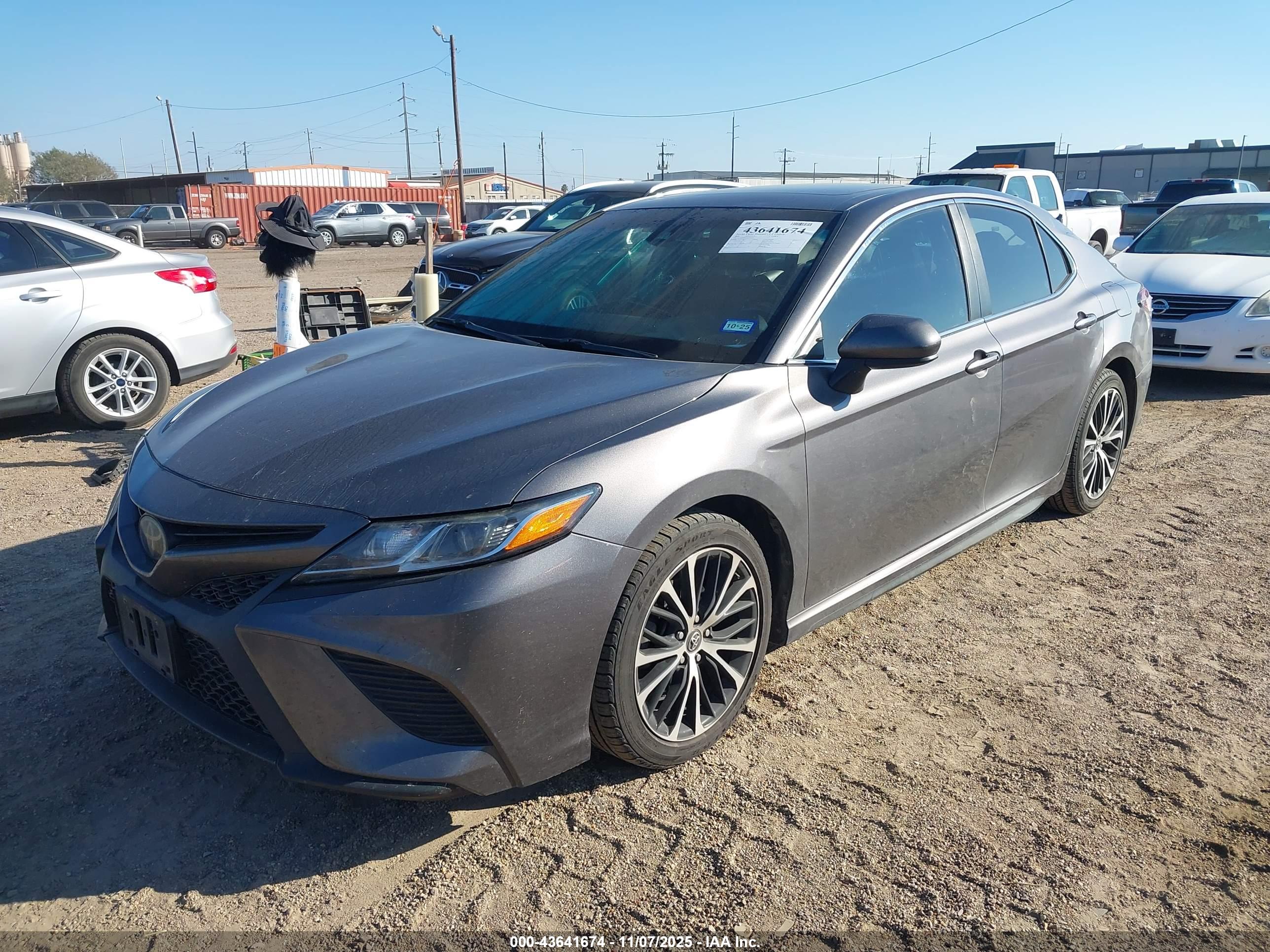 TOYOTA CAMRY image 2