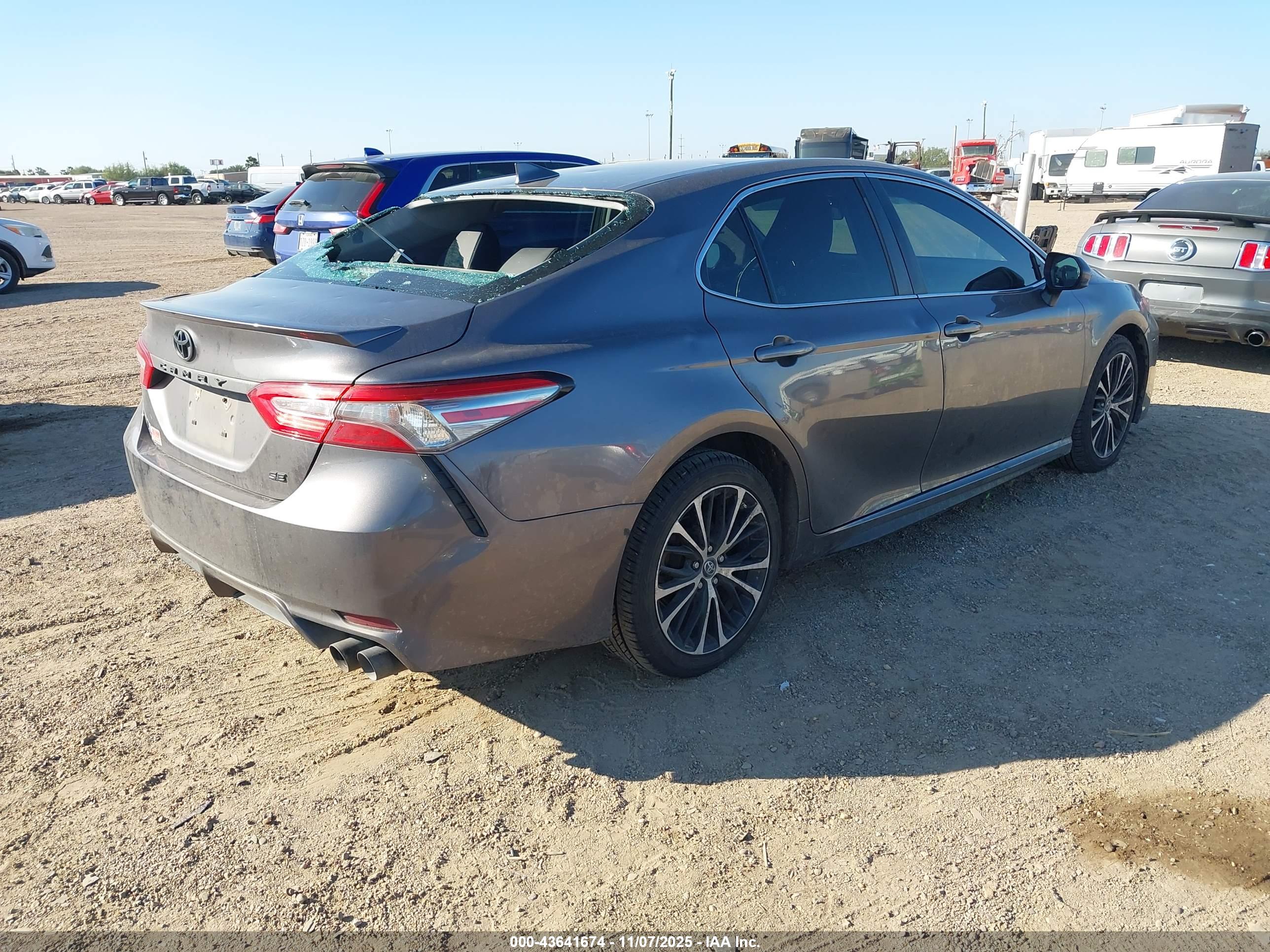 TOYOTA CAMRY image 4