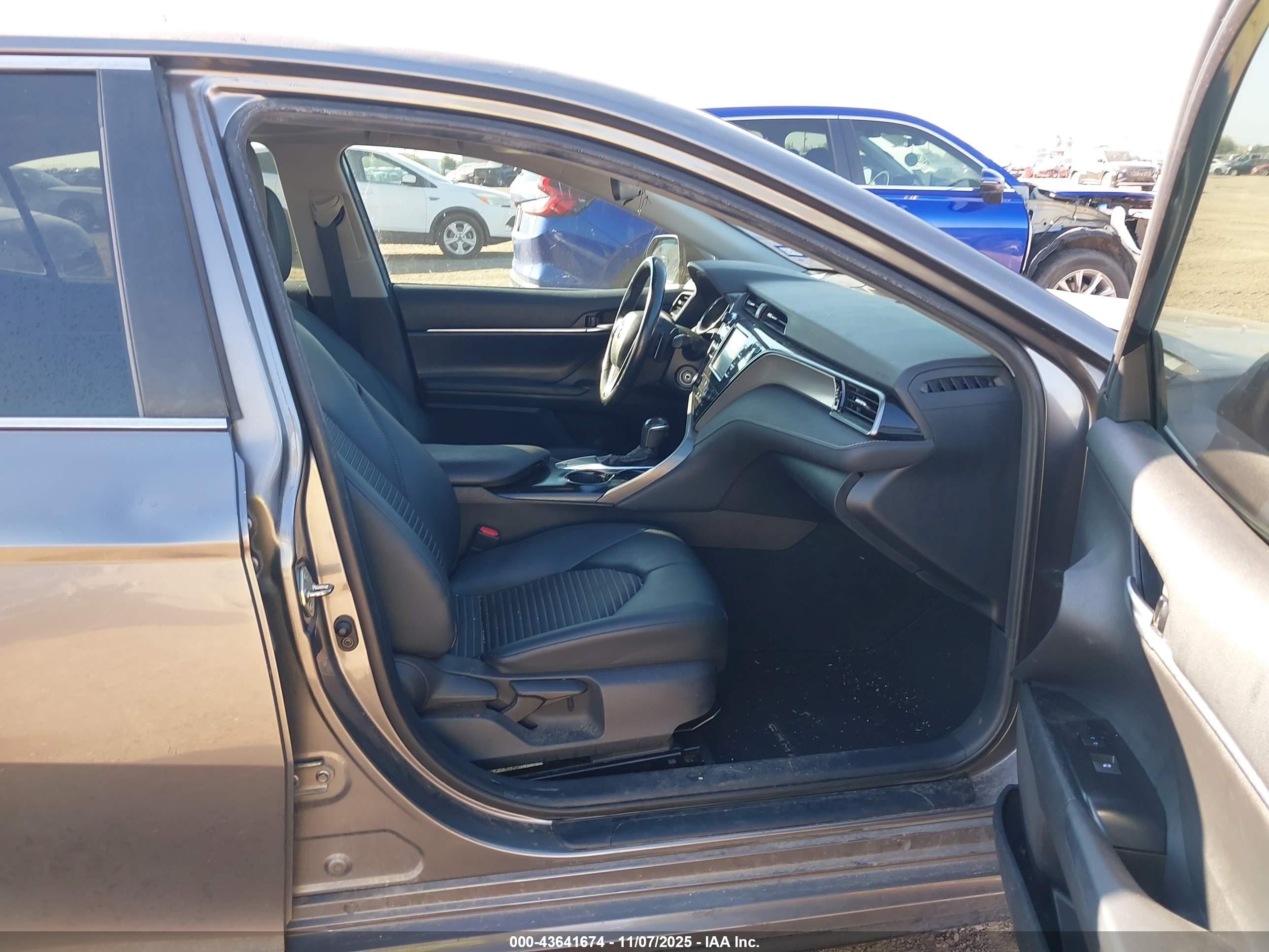 TOYOTA CAMRY image 5