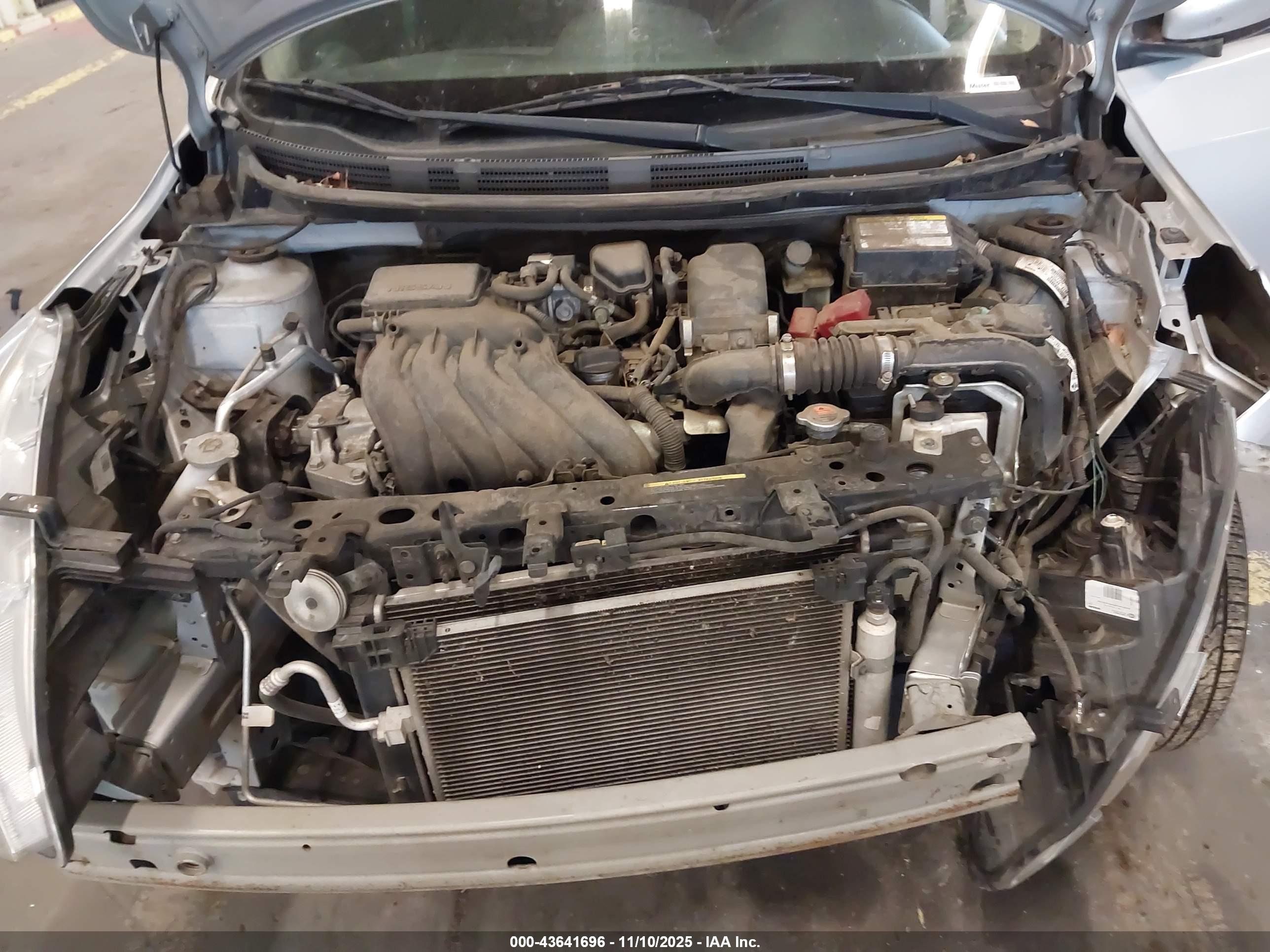 NISSAN VERSA image 10