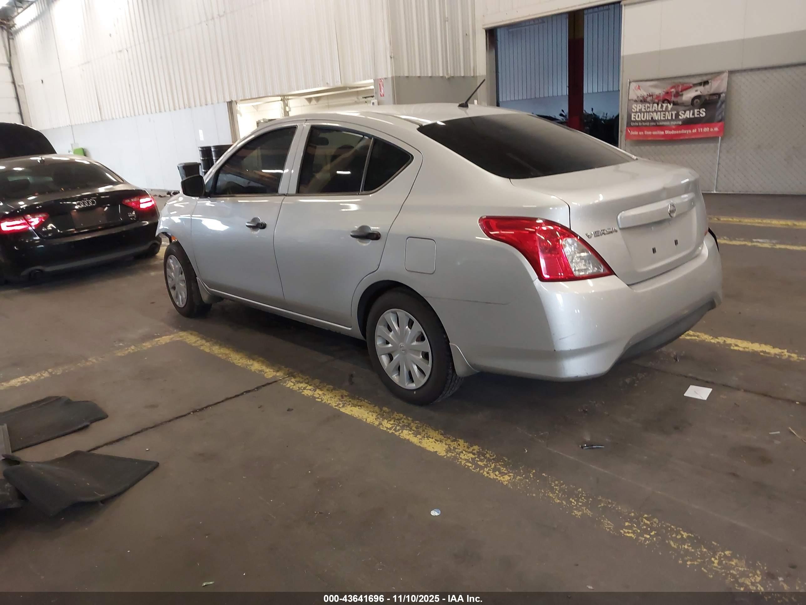 NISSAN VERSA image 3
