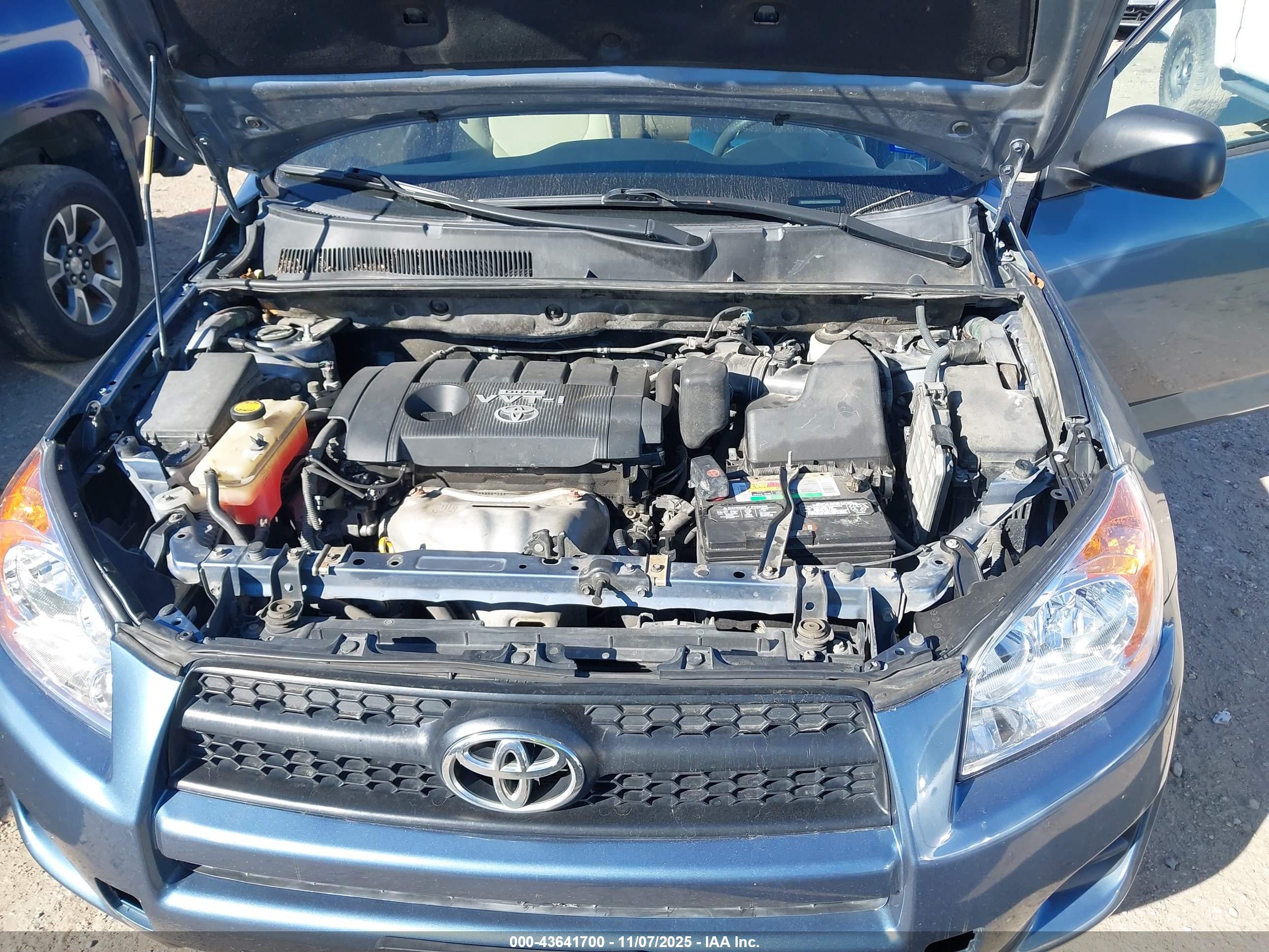 TOYOTA RAV4 image 10