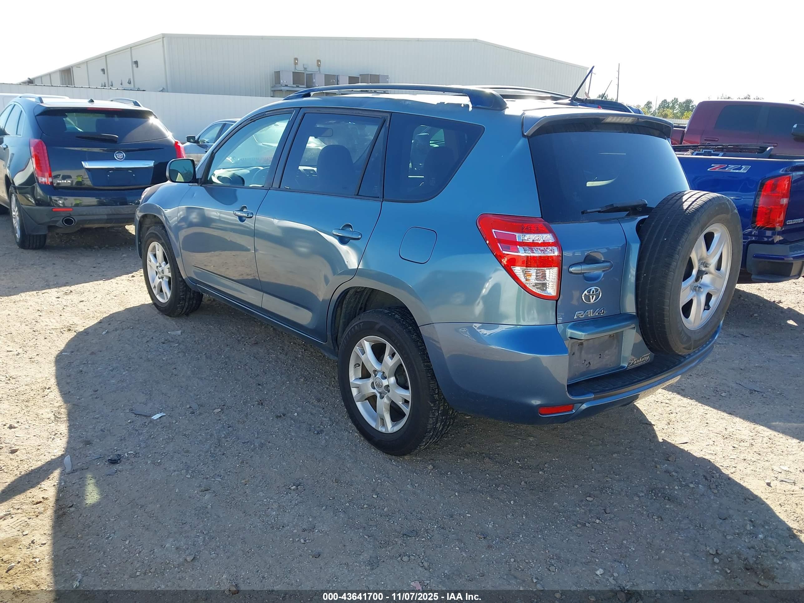 TOYOTA RAV4 image 3