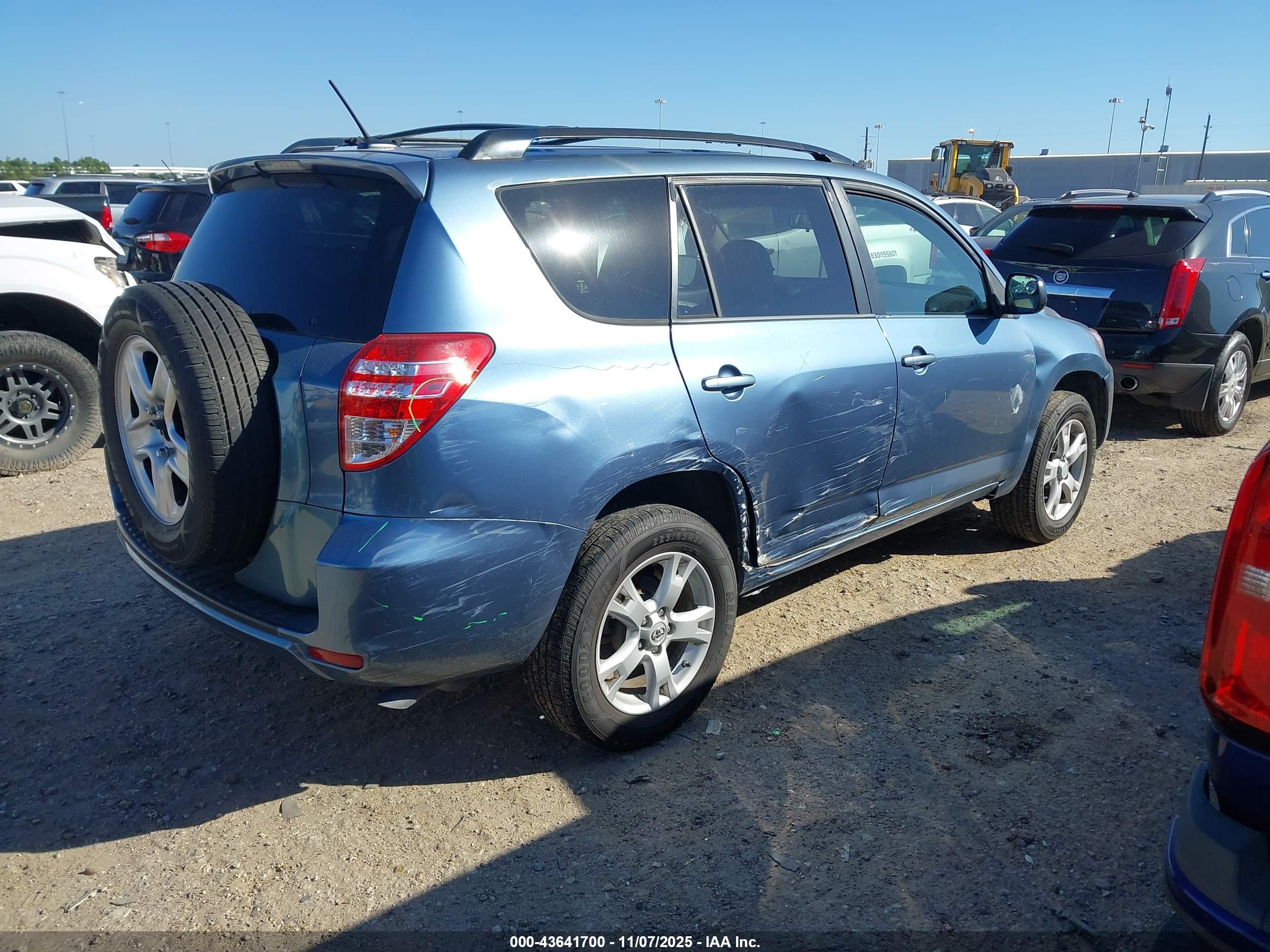 TOYOTA RAV4 image 4