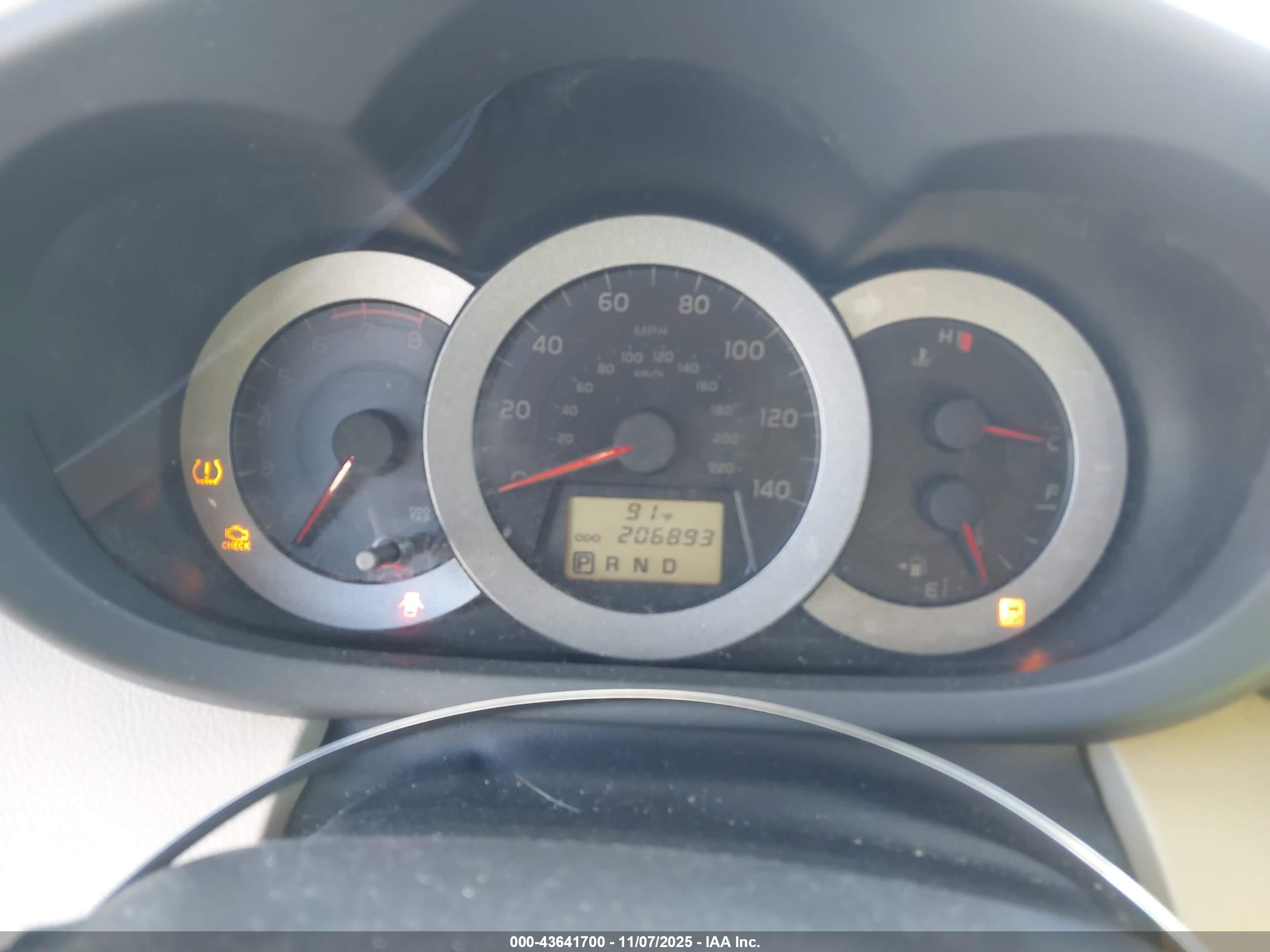 TOYOTA RAV4 image 7
