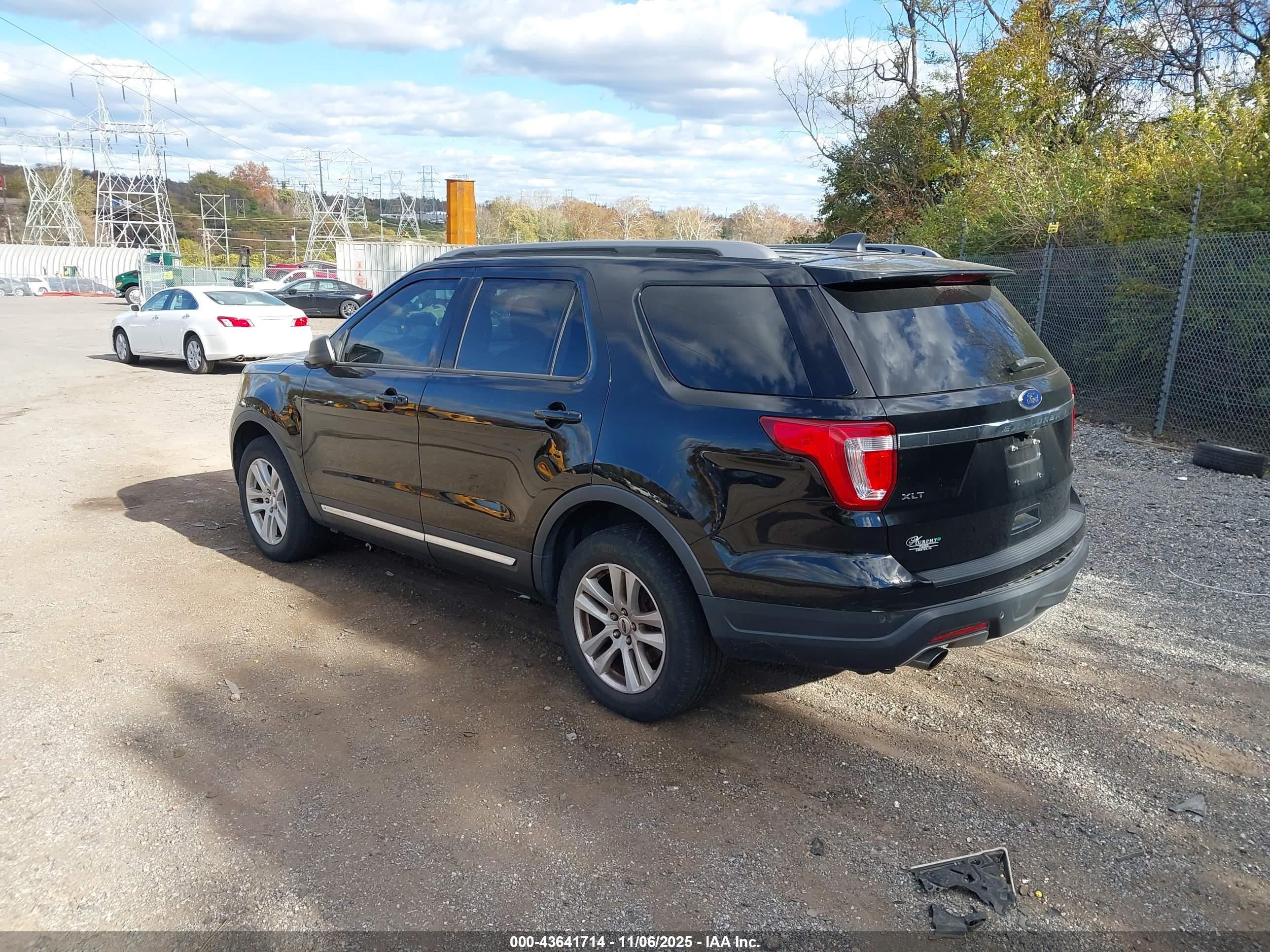 FORD EXPLORER image 3