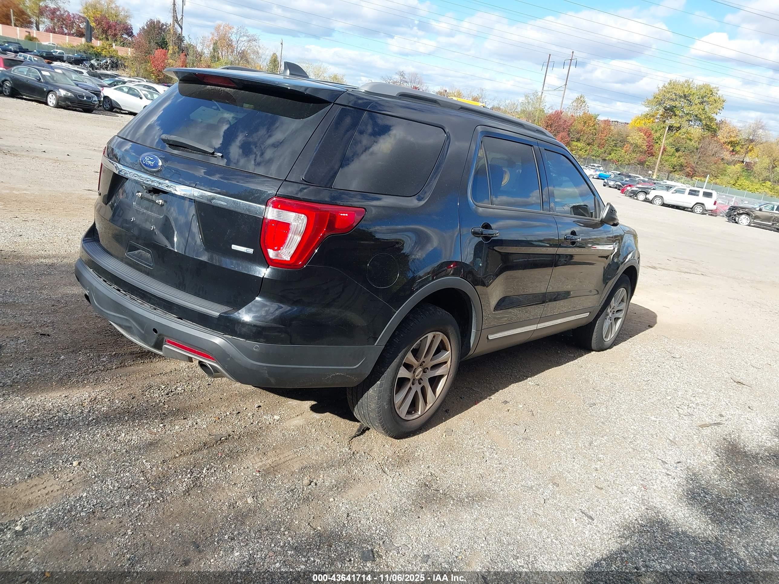 FORD EXPLORER image 4