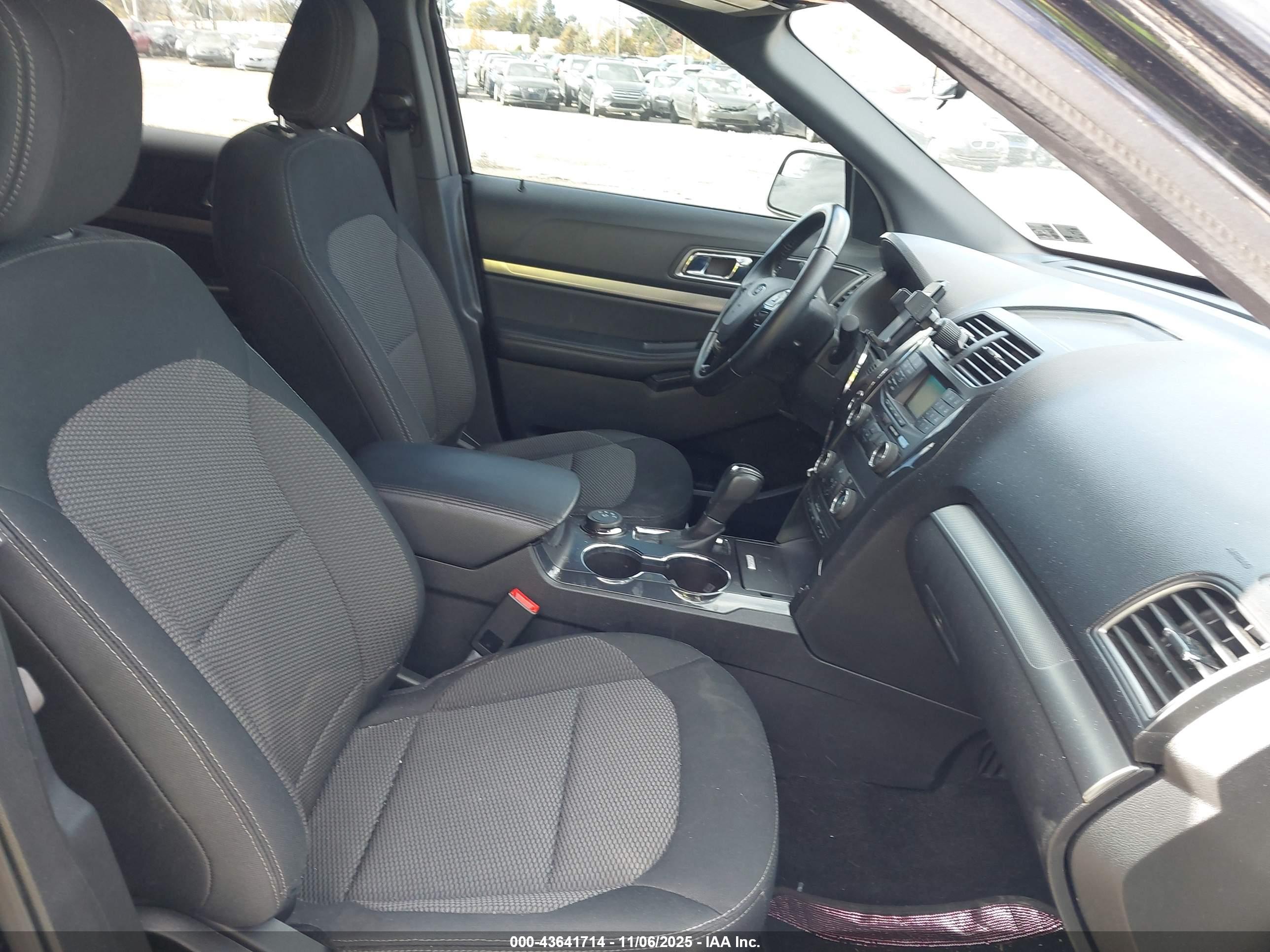 FORD EXPLORER image 5