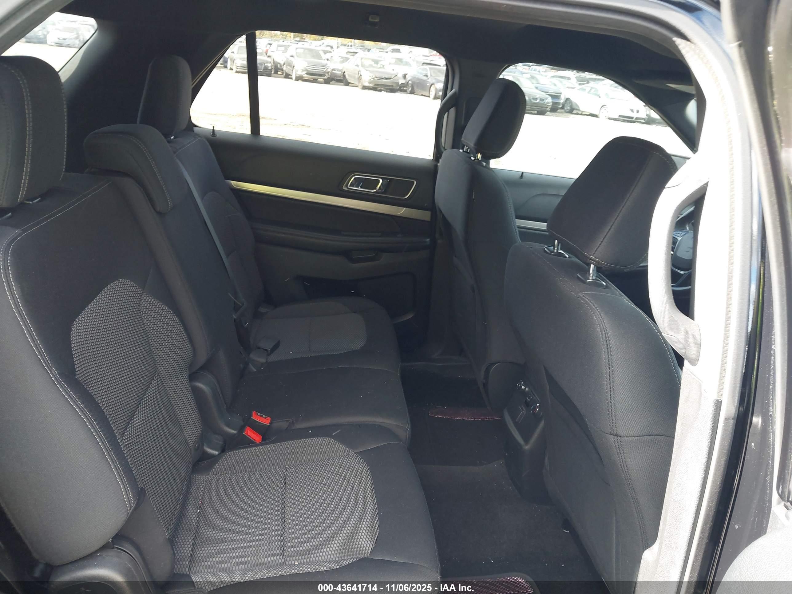 FORD EXPLORER image 8