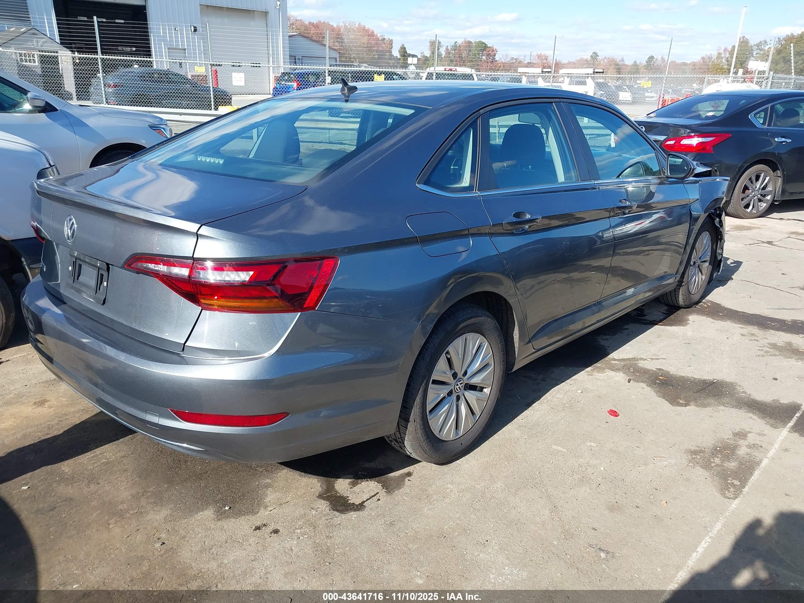 VOLKSWAGEN JETTA image 4