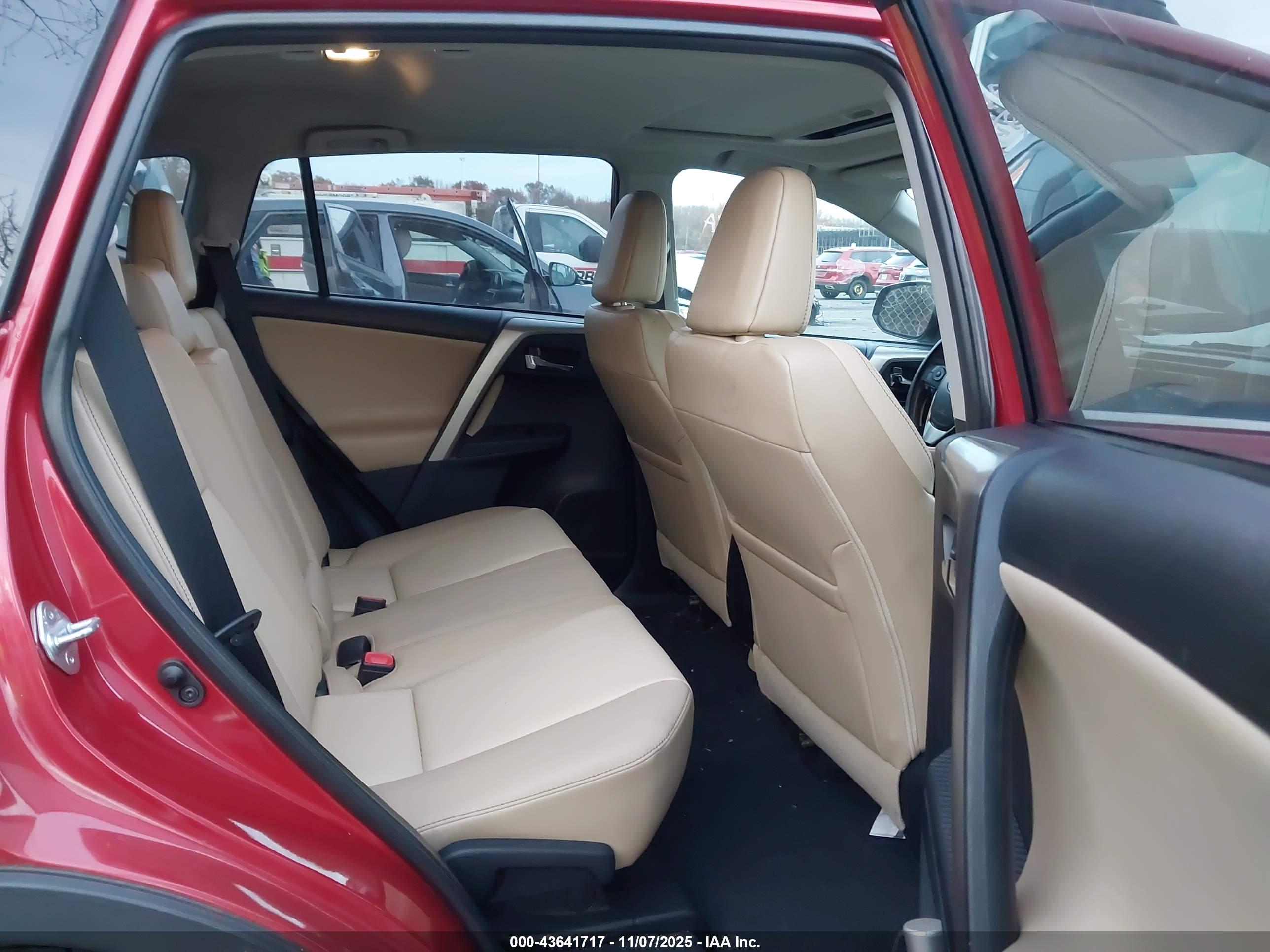 TOYOTA RAV4 image 8