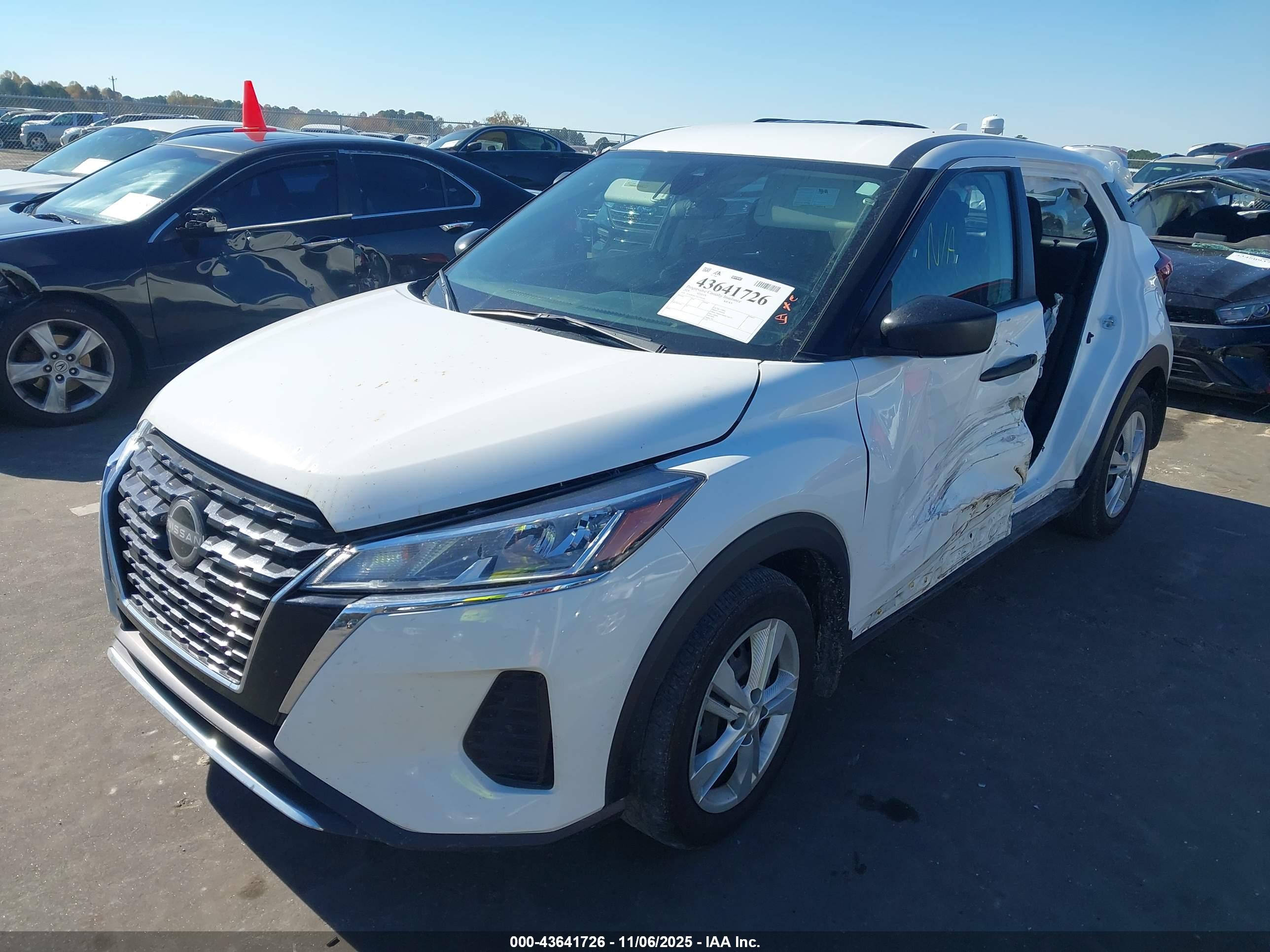NISSAN KICKS image 2