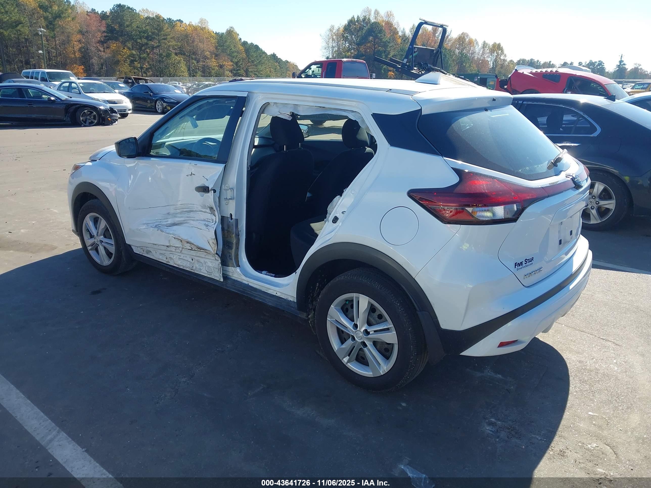NISSAN KICKS image 3