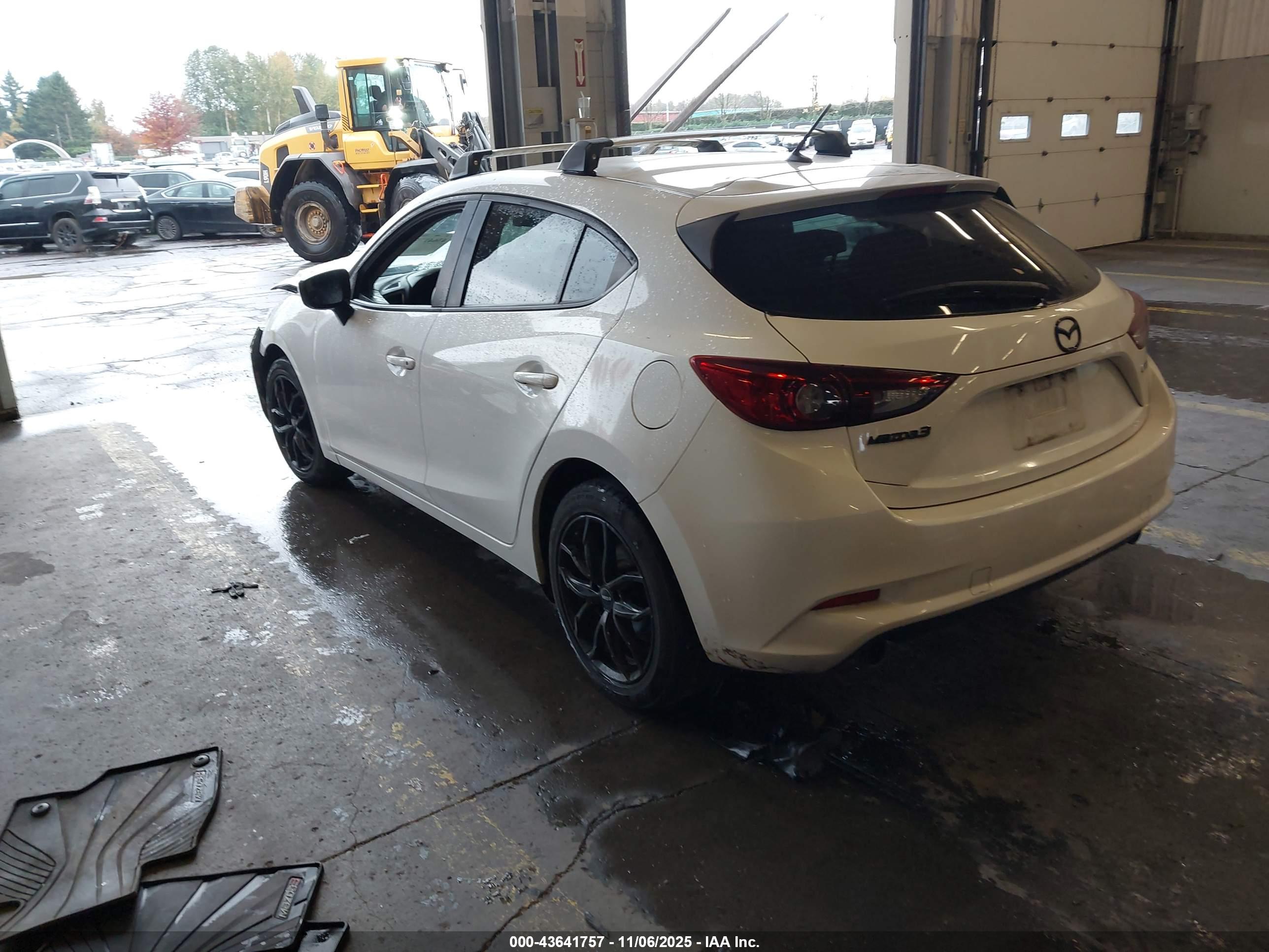 MAZDA MAZDA3 image 3