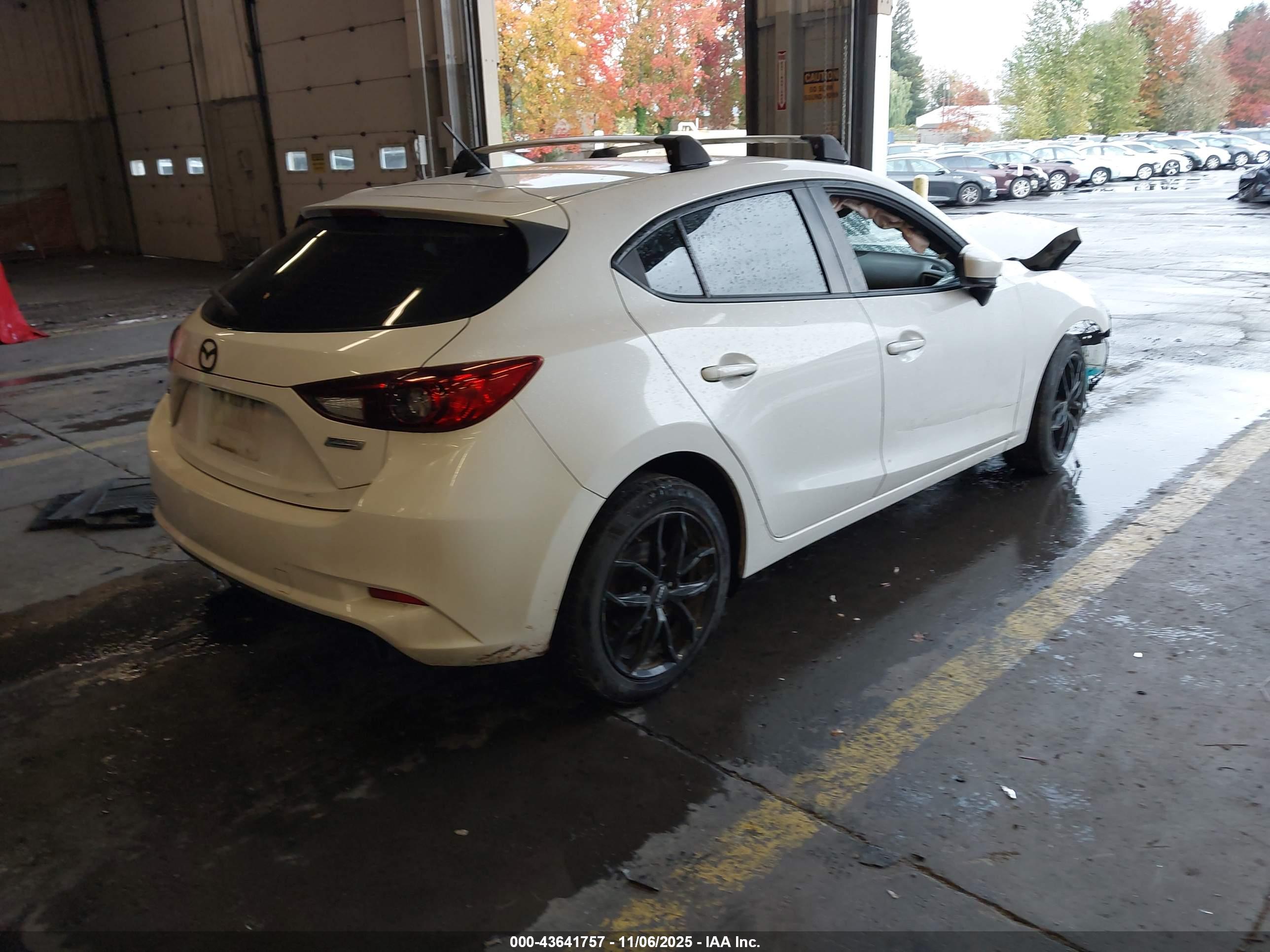MAZDA MAZDA3 image 4
