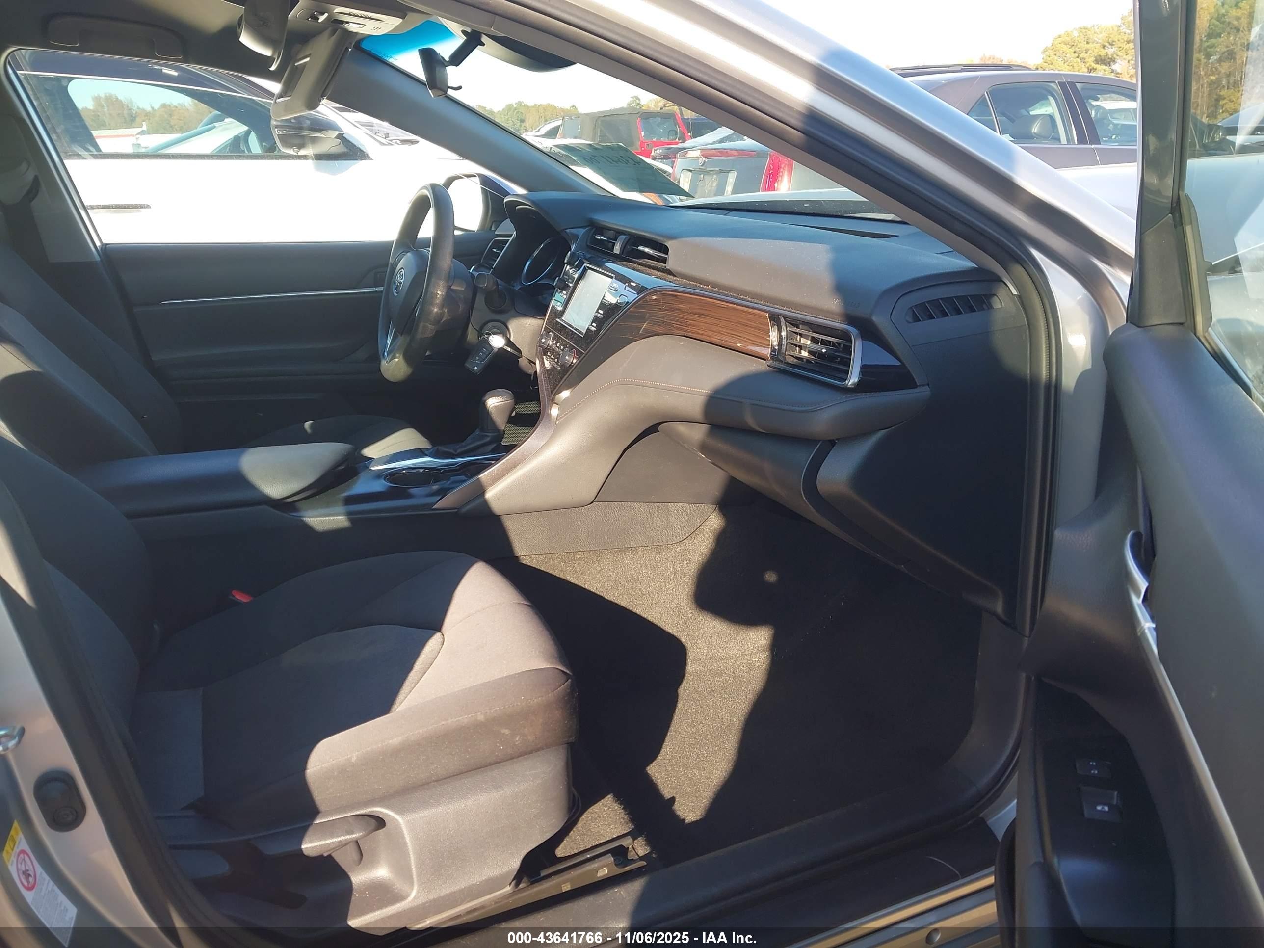 TOYOTA CAMRY image 5