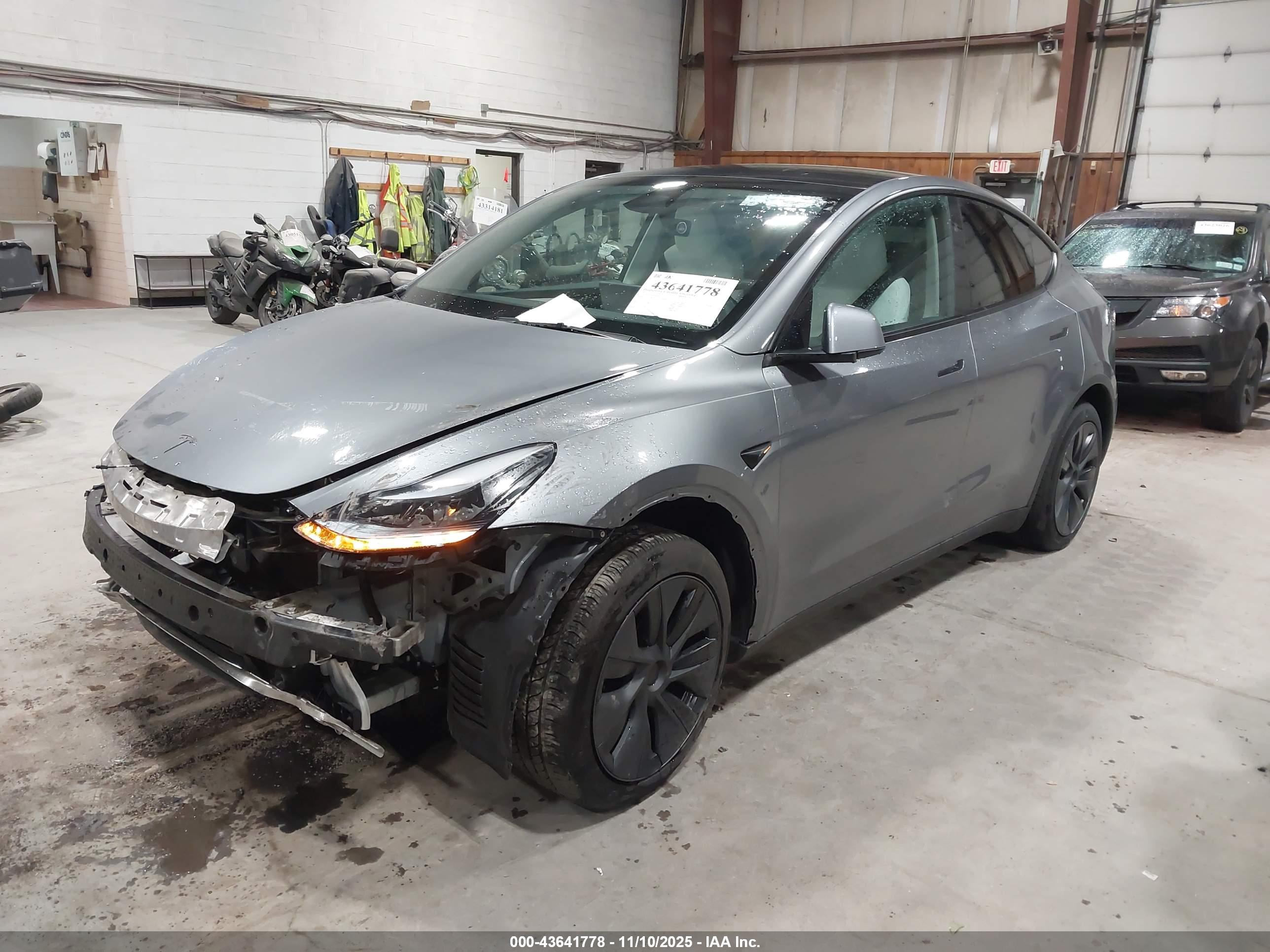 TESLA MODEL image 2
