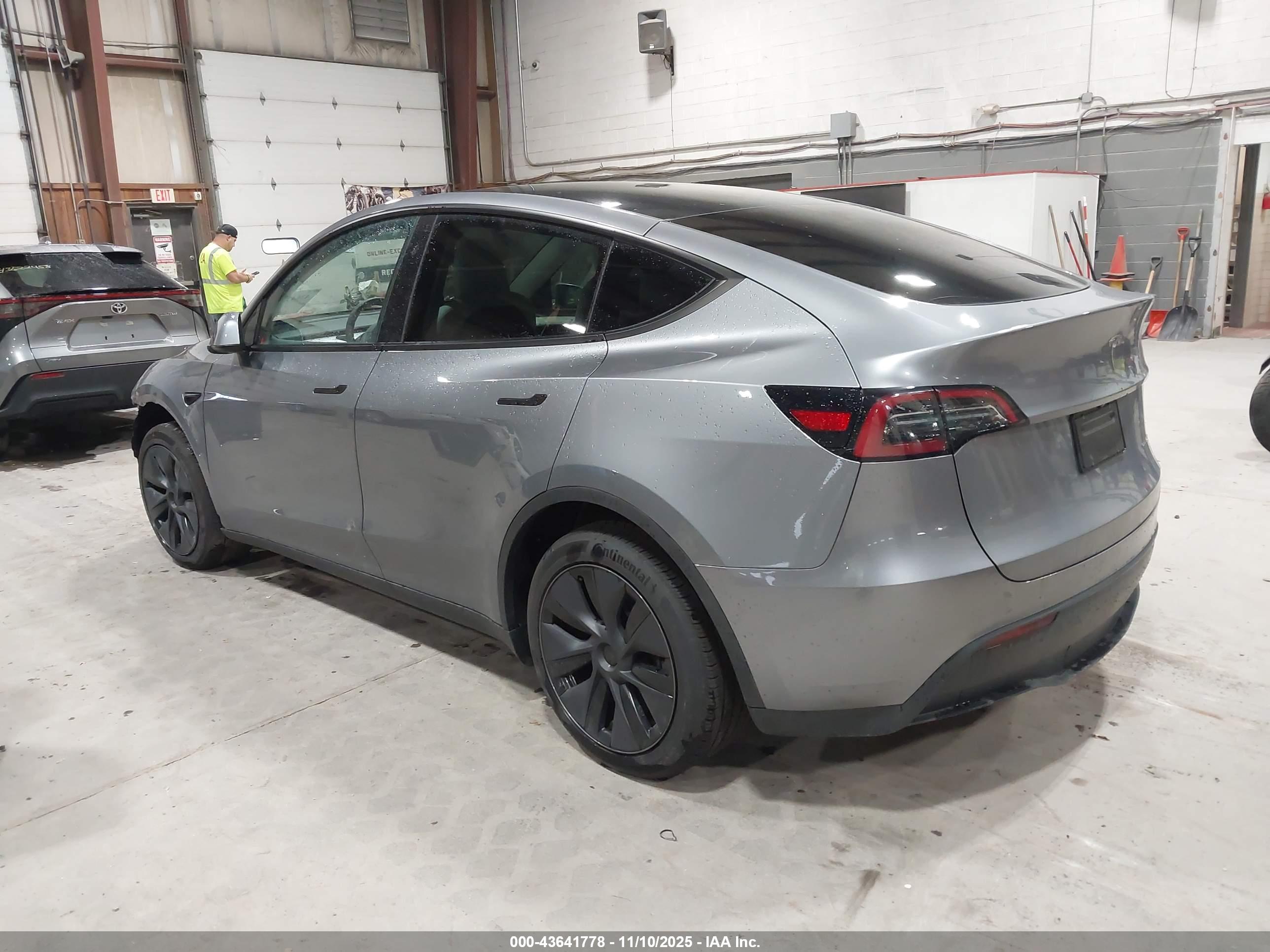 TESLA MODEL image 3