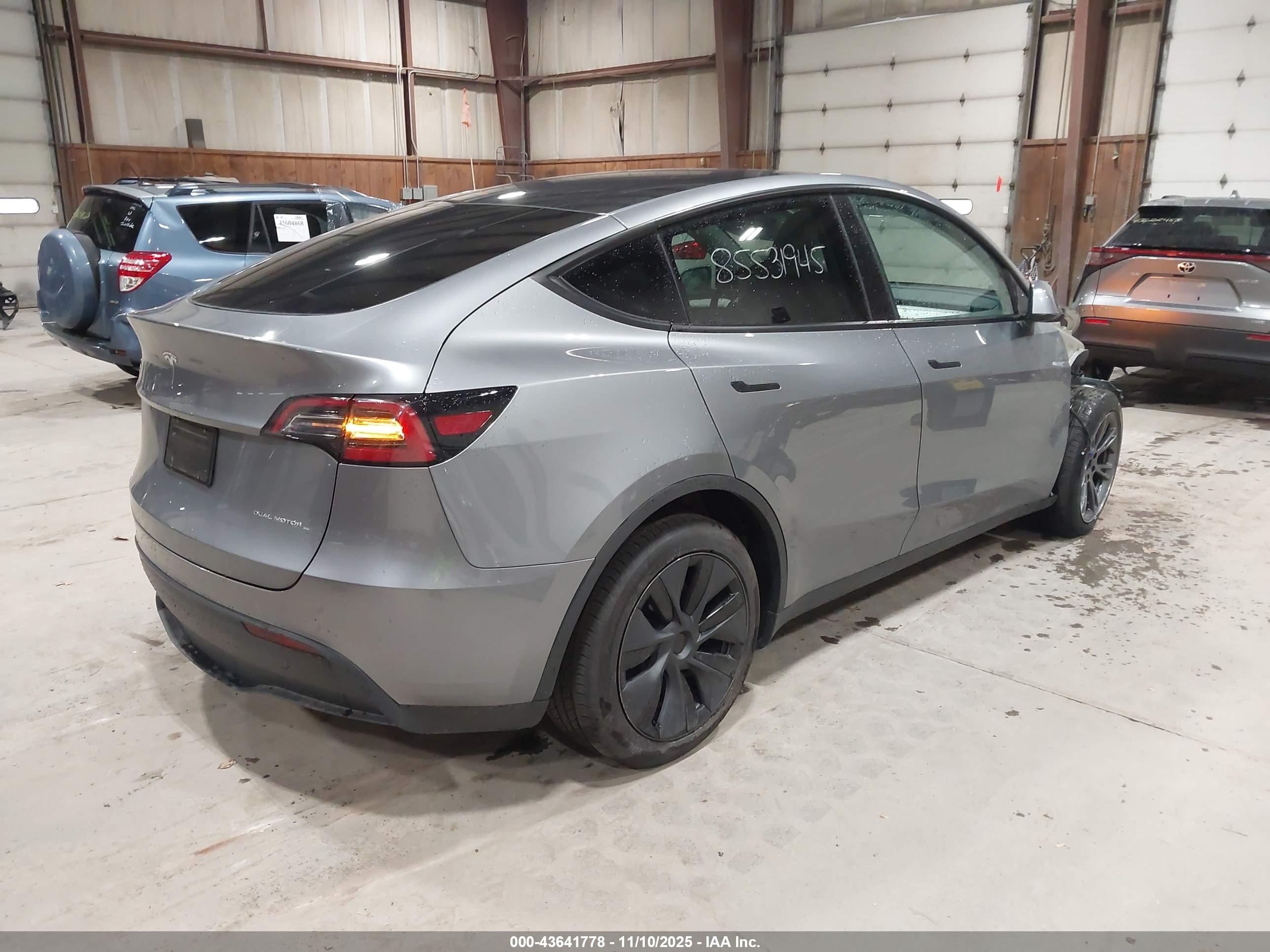 TESLA MODEL image 4