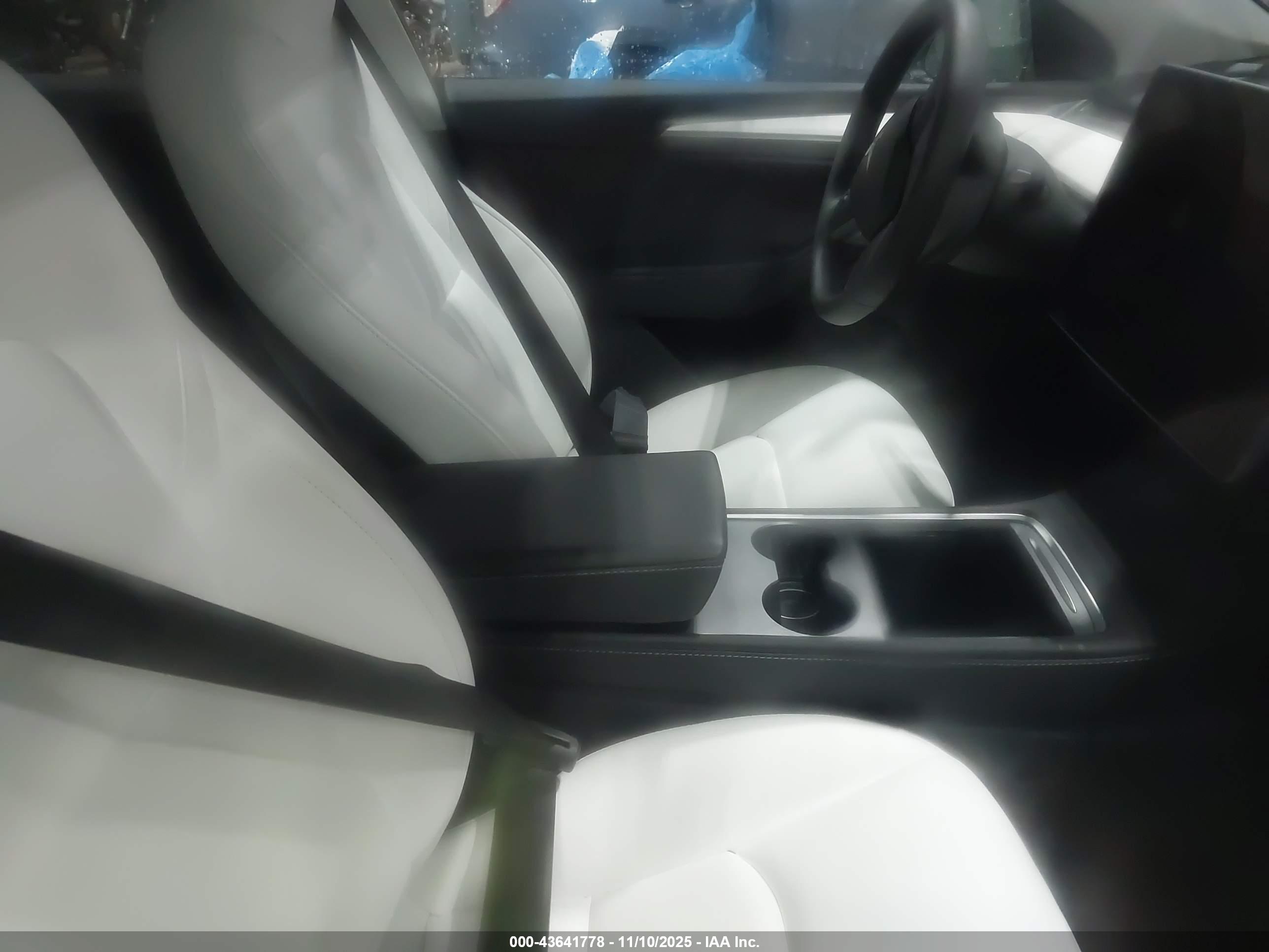 TESLA MODEL image 5