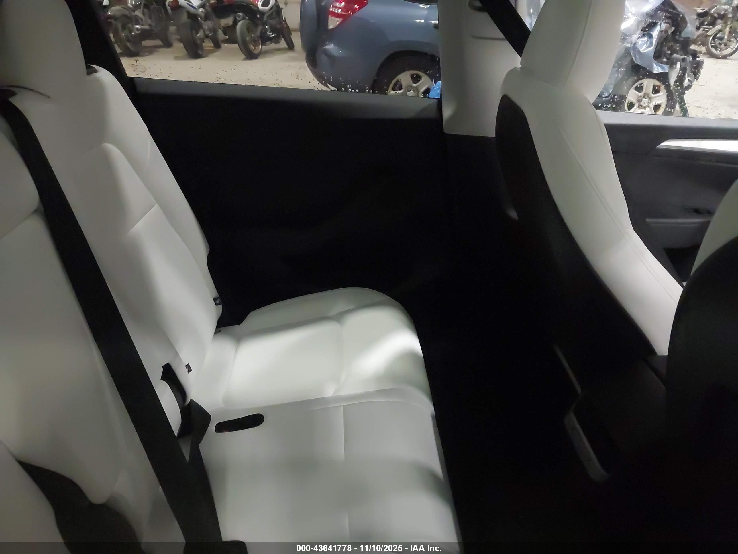 TESLA MODEL image 8