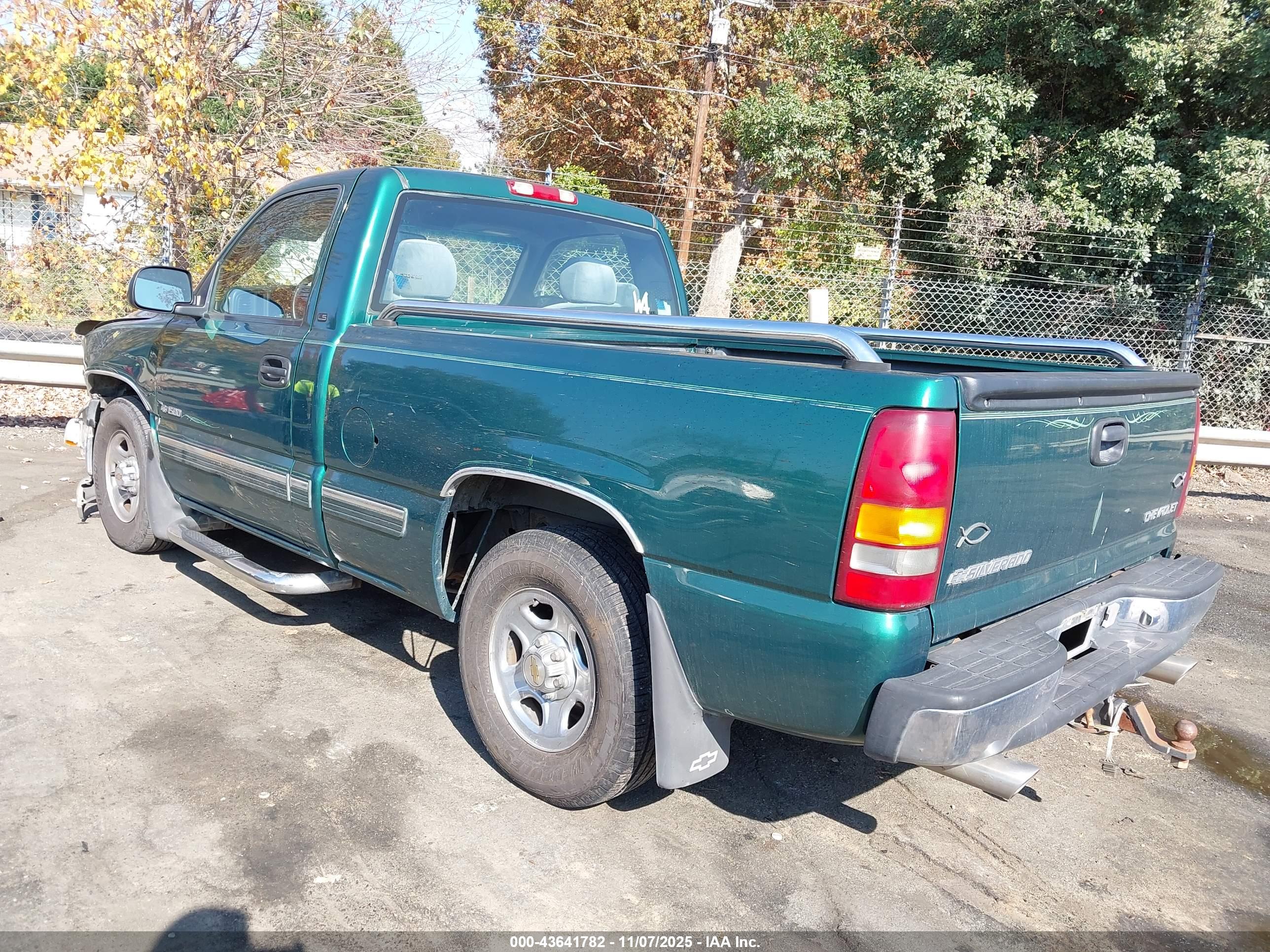 CHEVROLET SILVERADO image 3