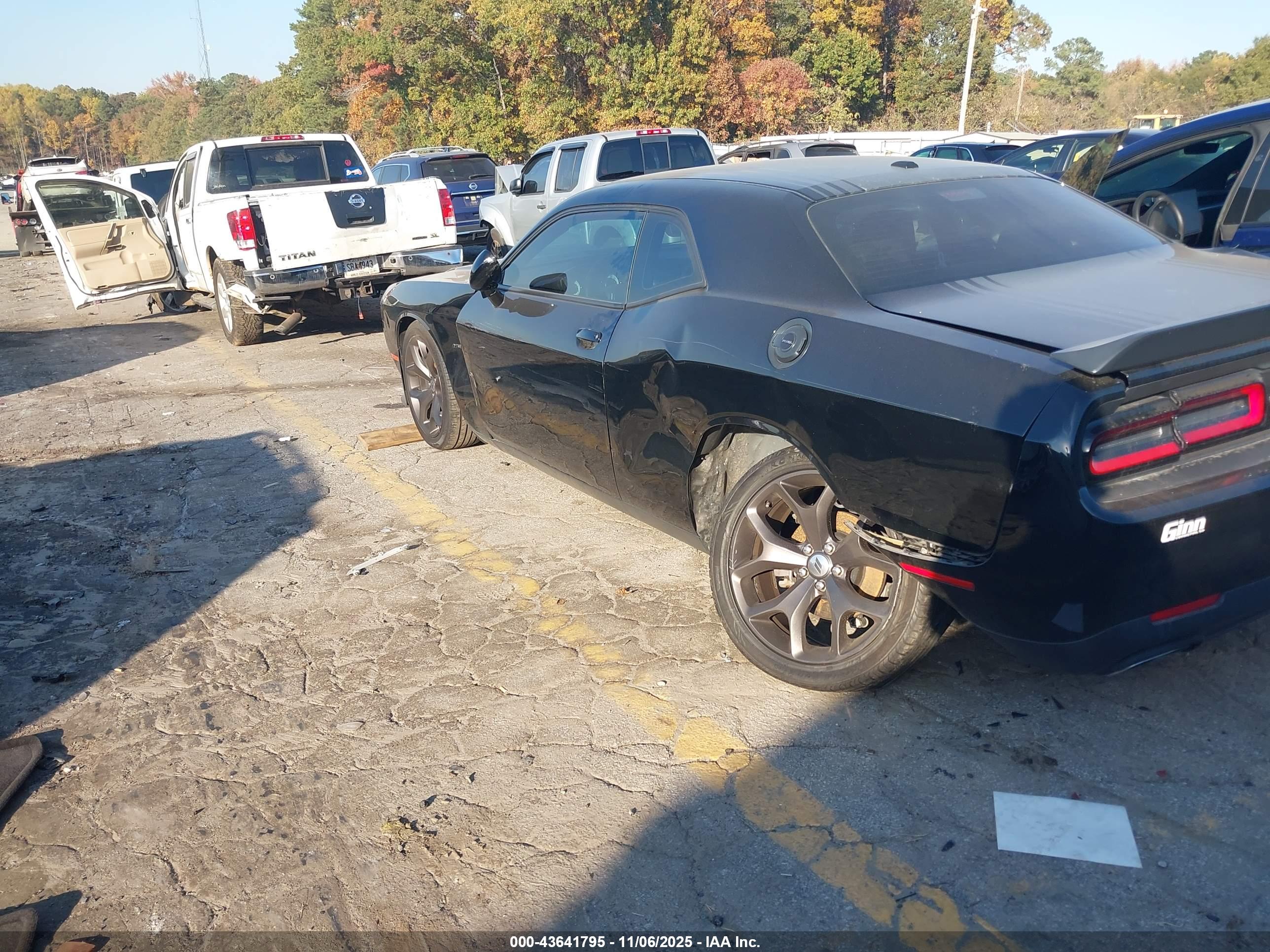 DODGE CHALLENGER image 6