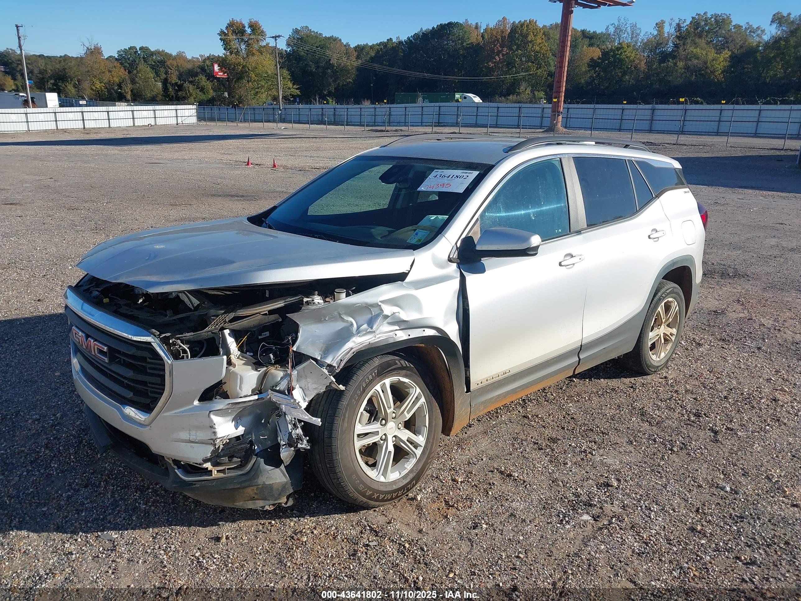 GMC TERRAIN image 2