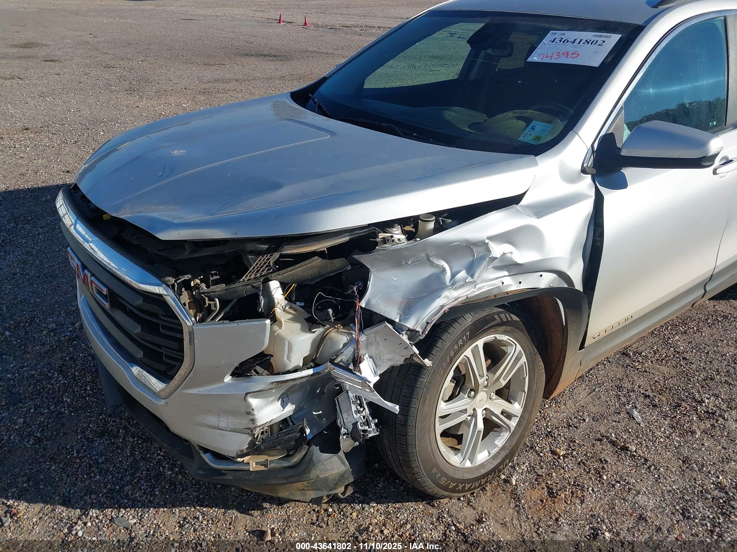 GMC TERRAIN image 6