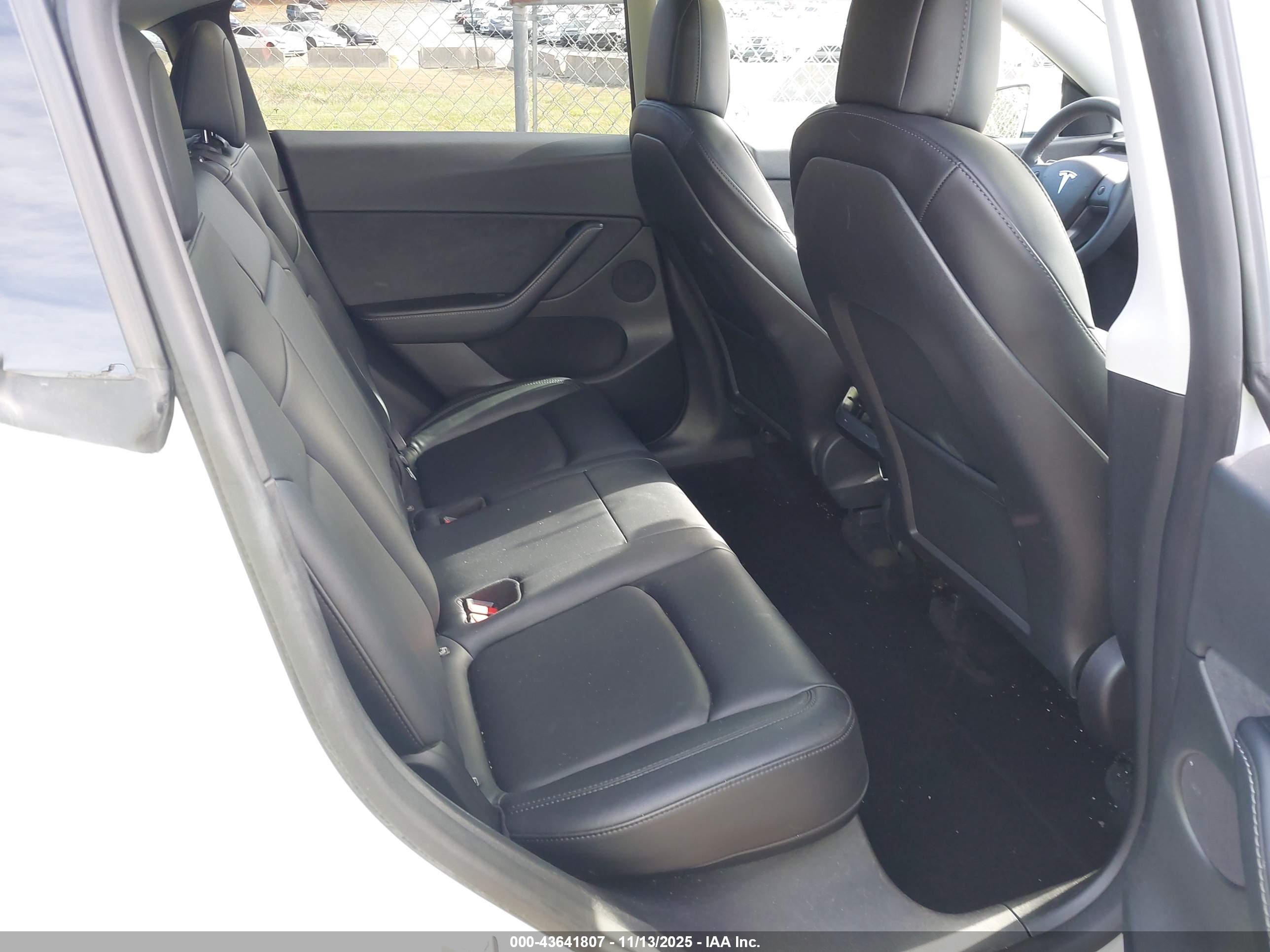 TESLA MODEL image 8