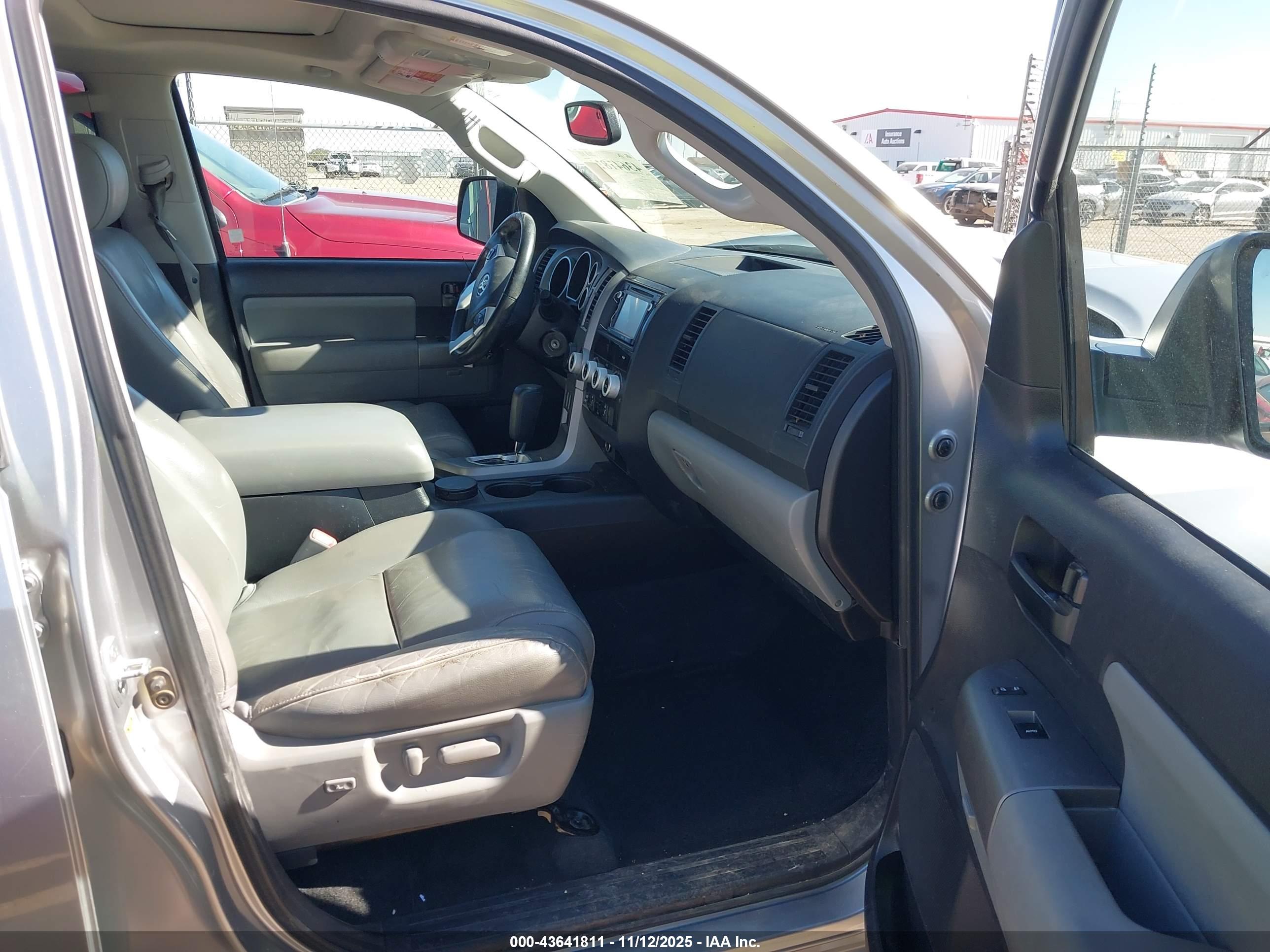 TOYOTA SEQUOIA image 5