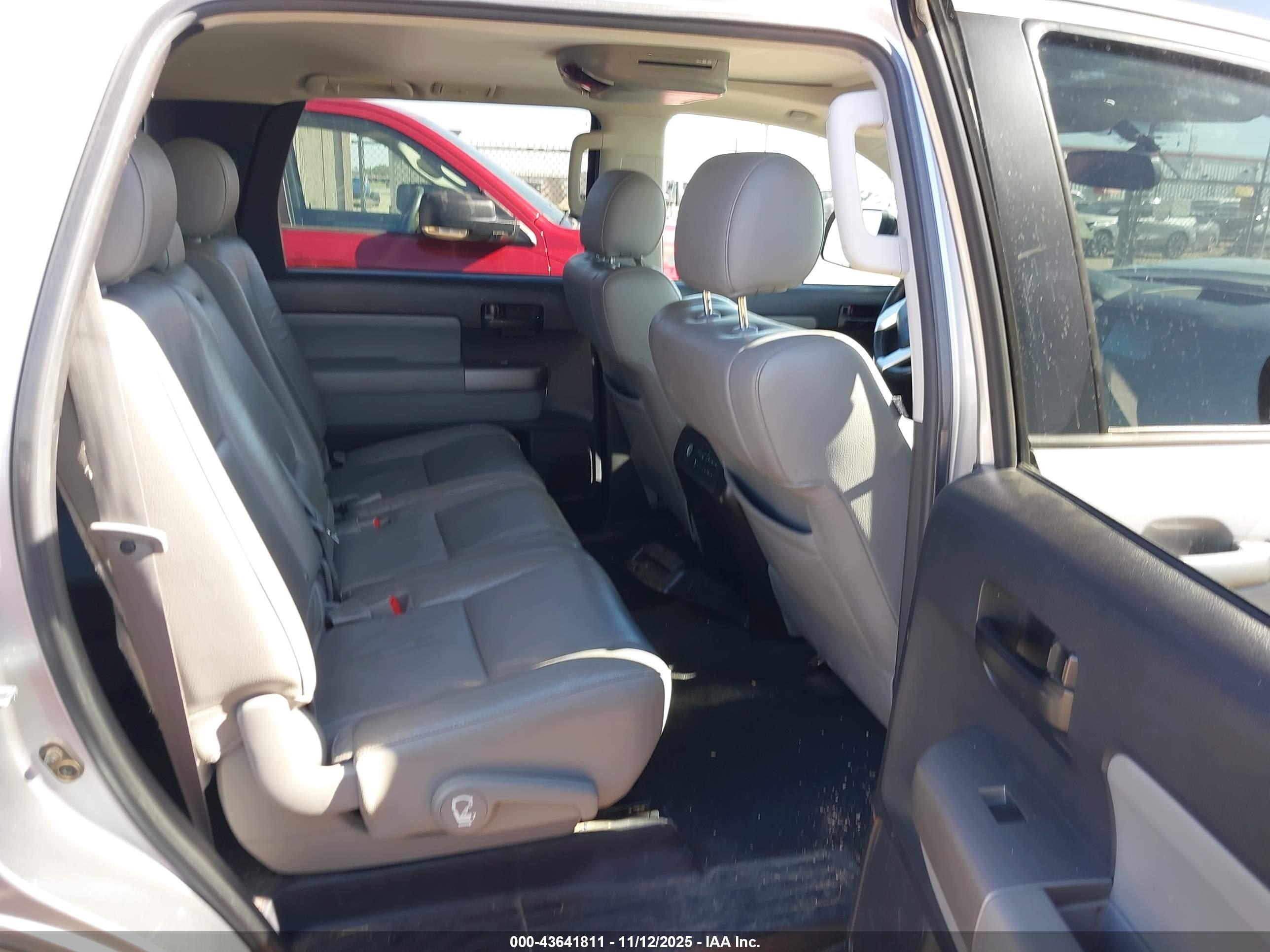 TOYOTA SEQUOIA image 8
