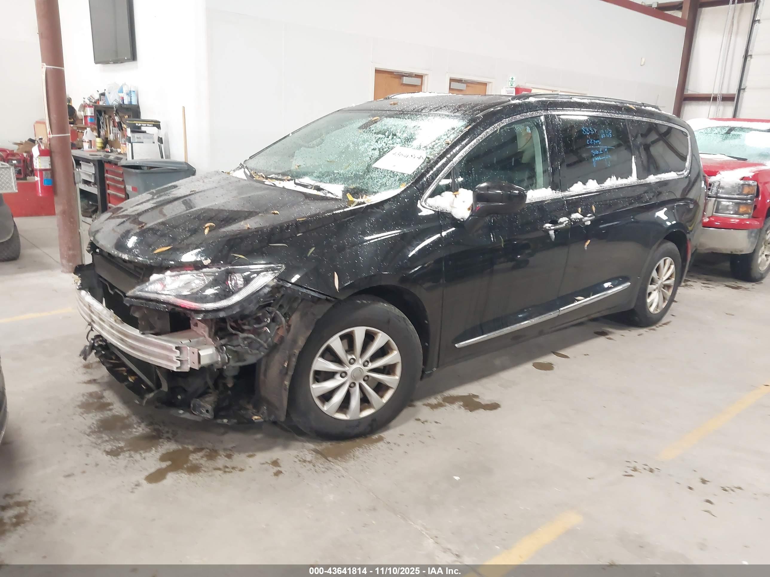 CHRYSLER PACIFICA image 2