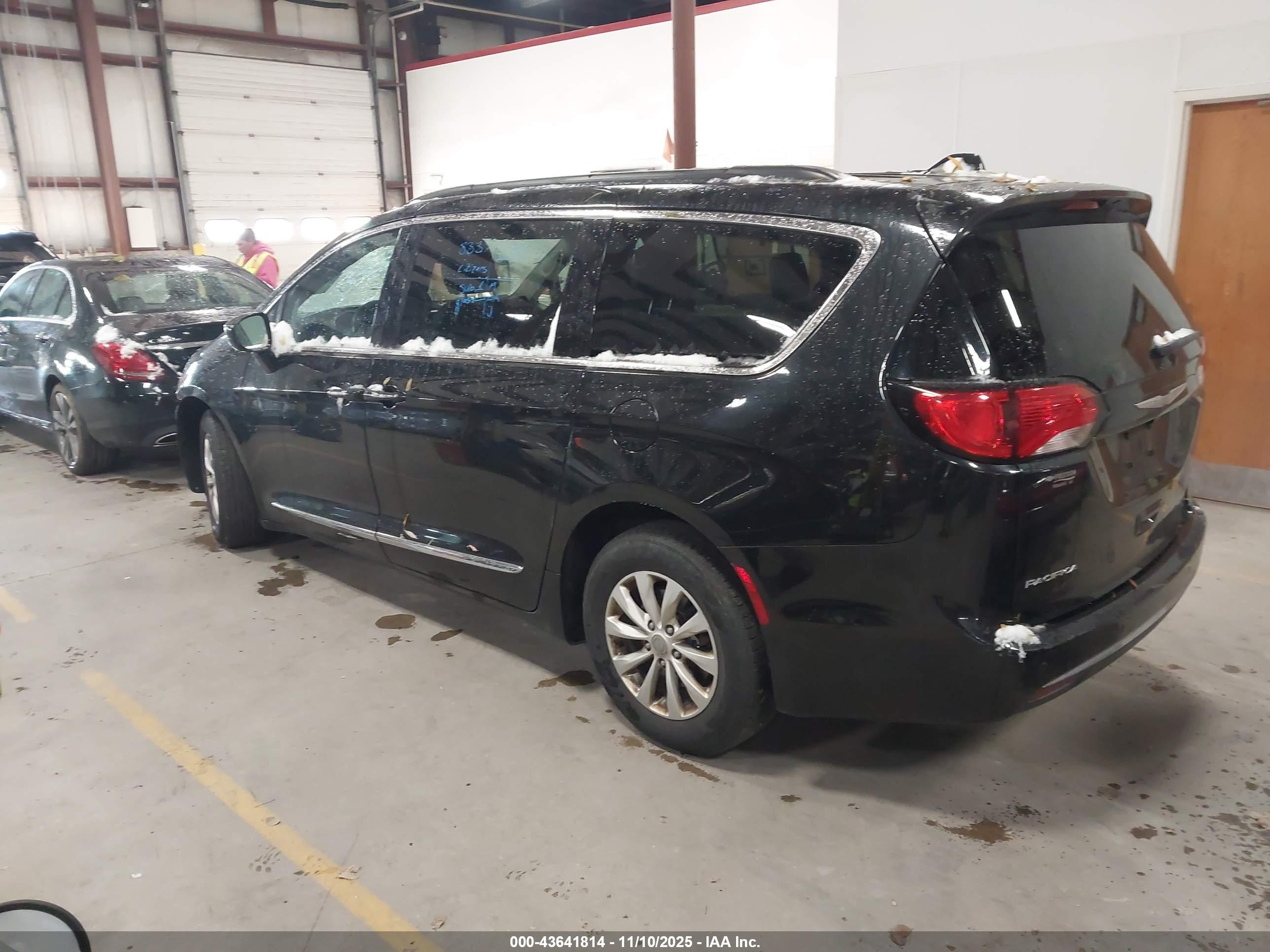 CHRYSLER PACIFICA image 3