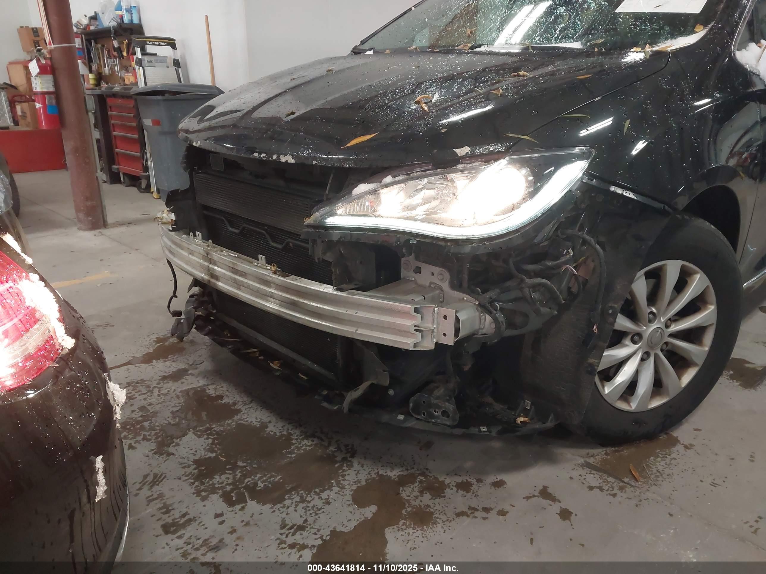 CHRYSLER PACIFICA image 6
