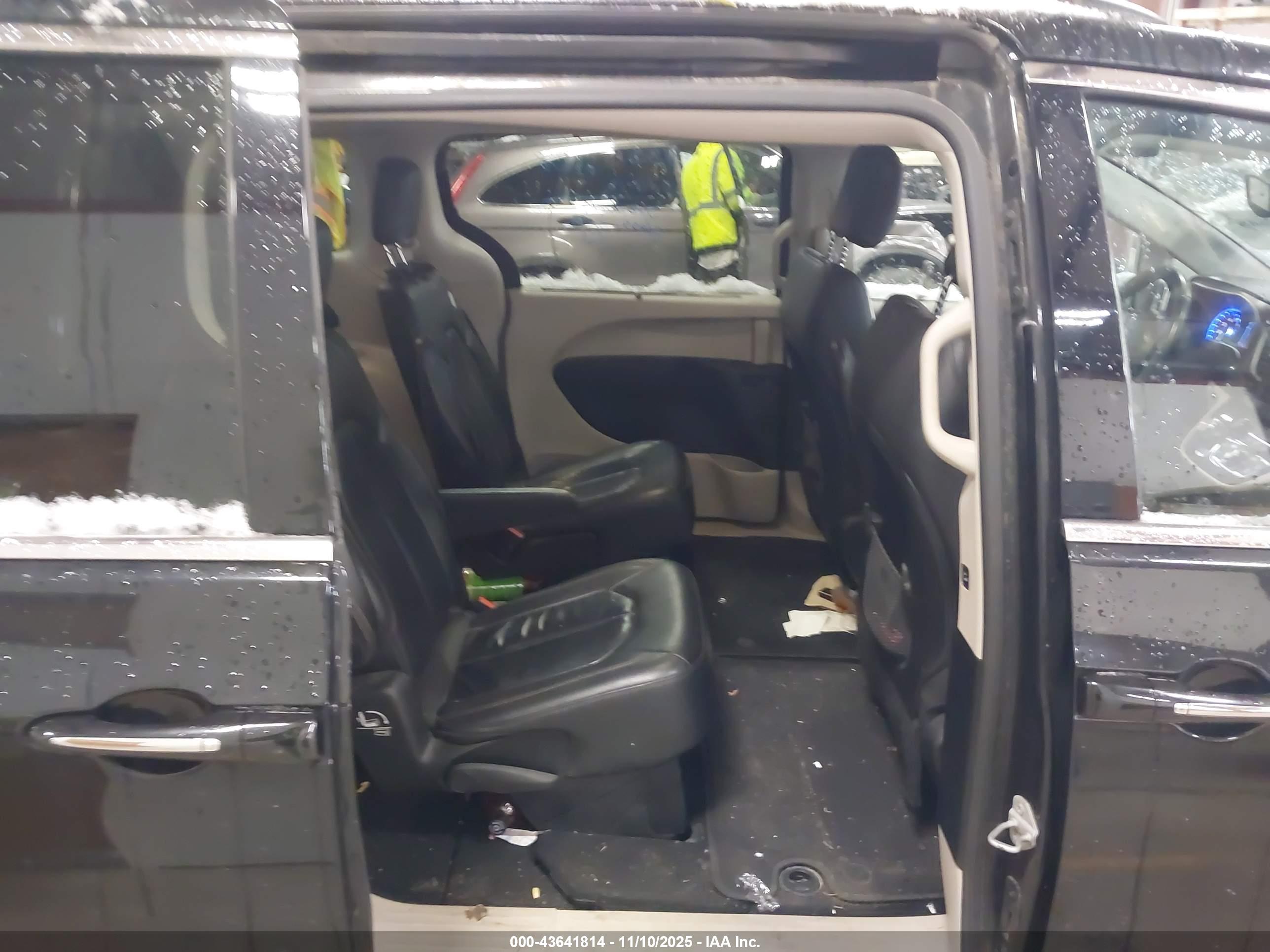 CHRYSLER PACIFICA image 8