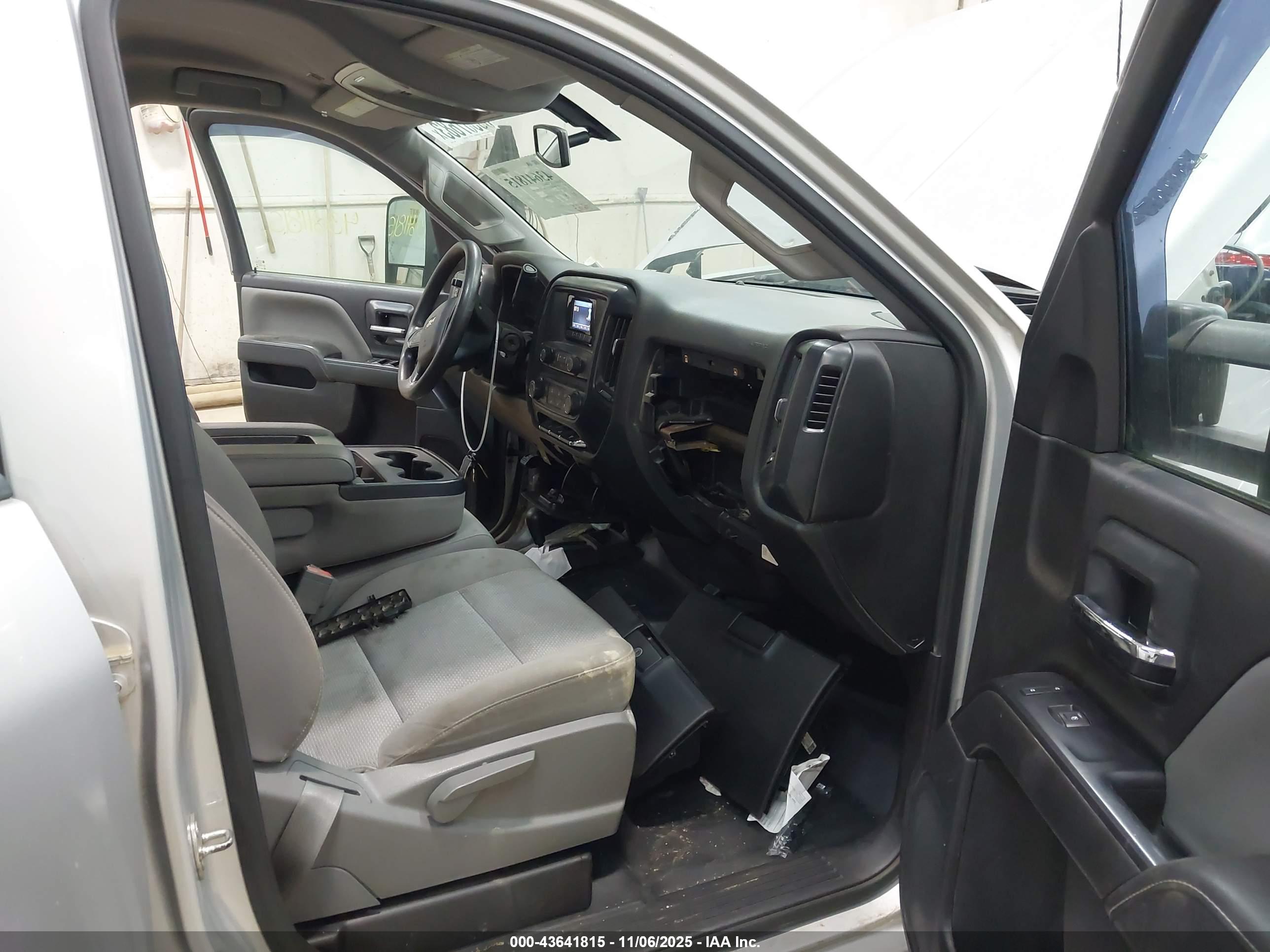 CHEVROLET SILVERADO image 7