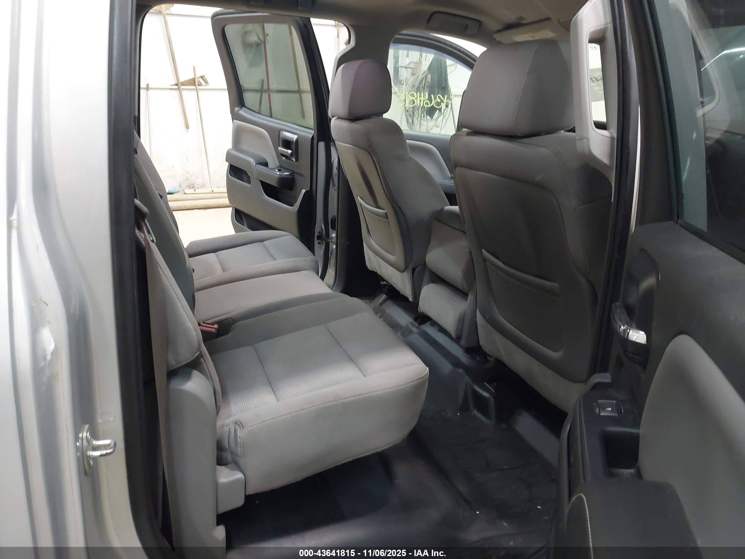 CHEVROLET SILVERADO image 8