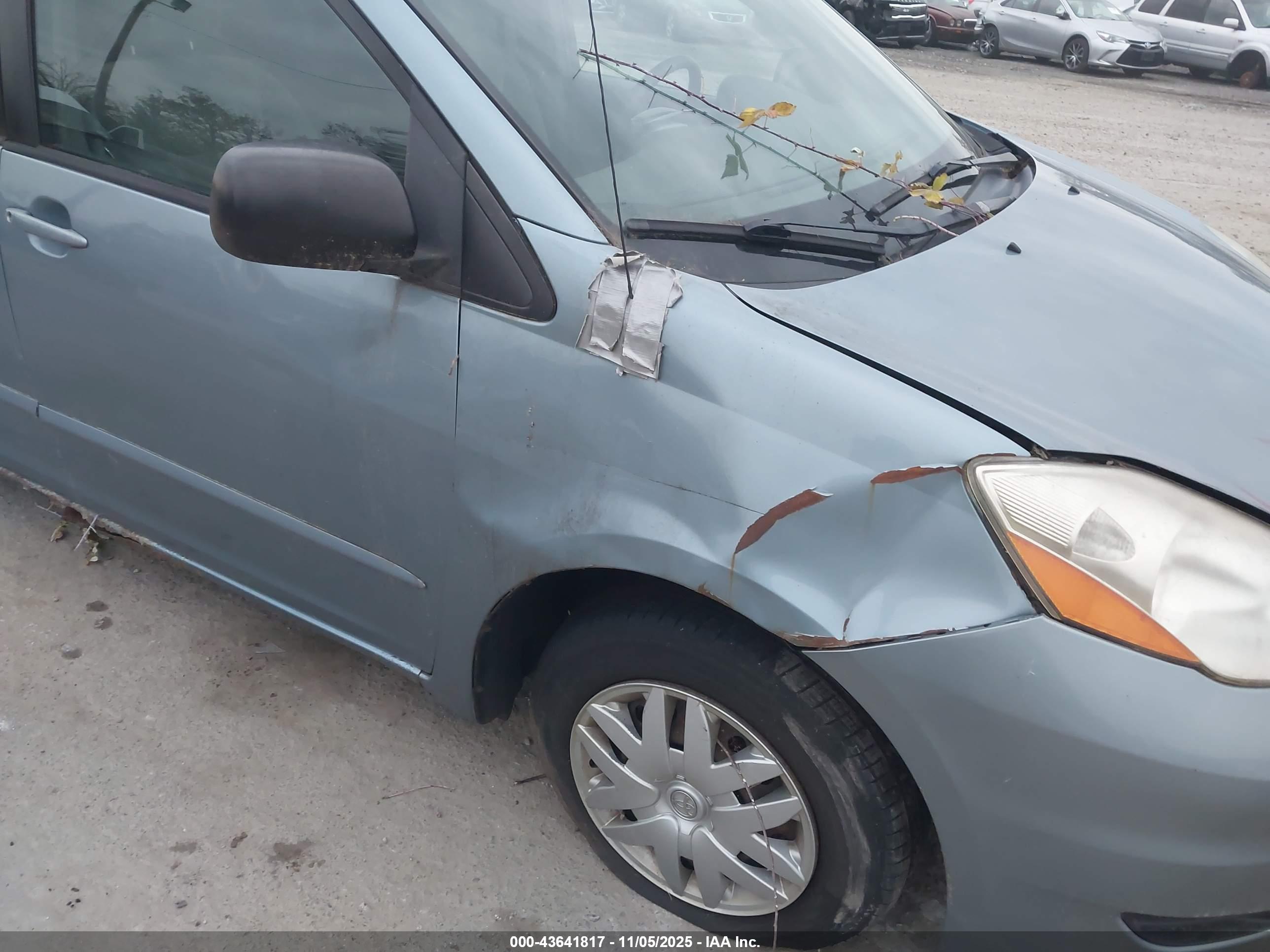 TOYOTA SIENNA image 6