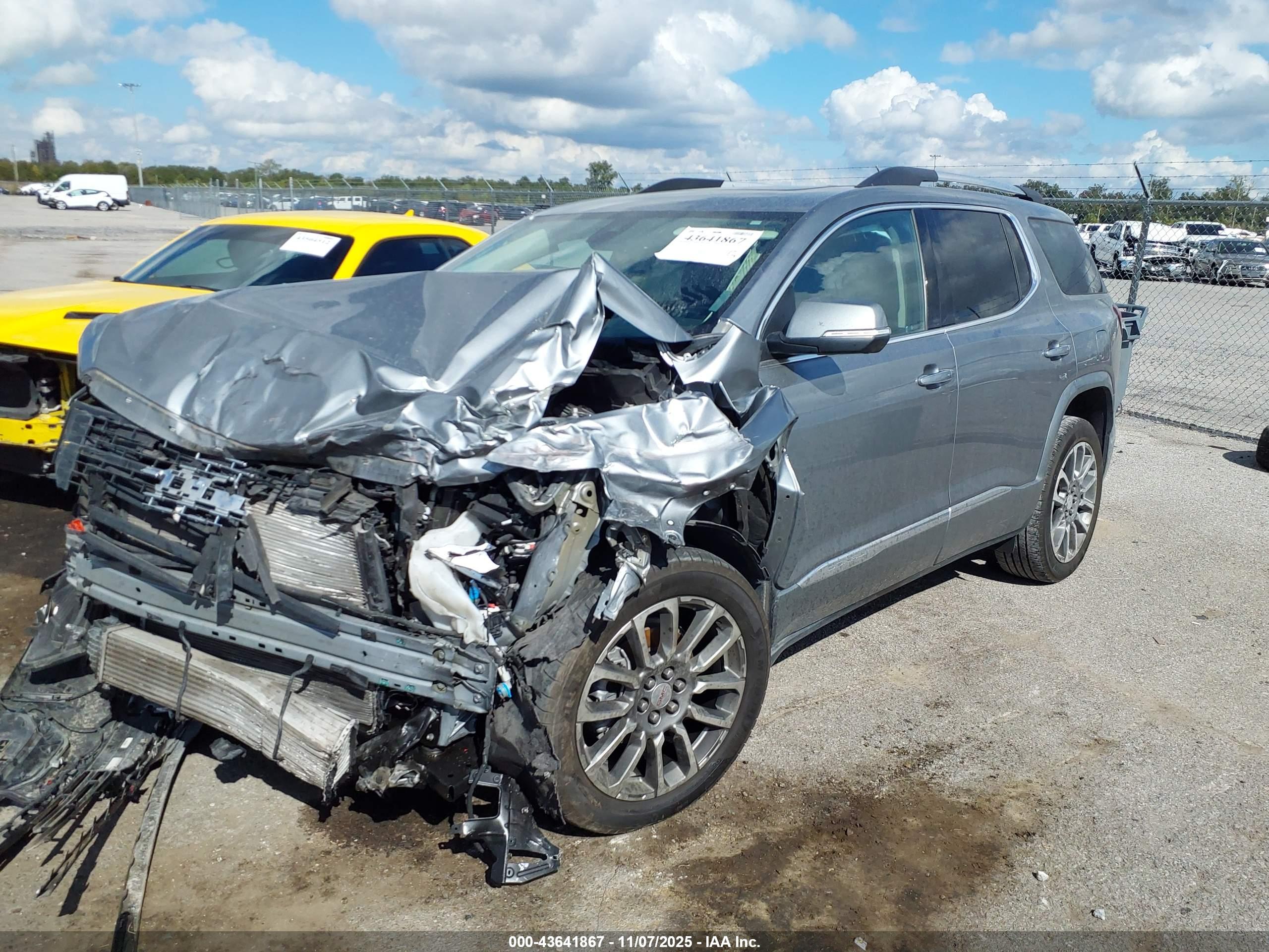 GMC ACADIA image 2